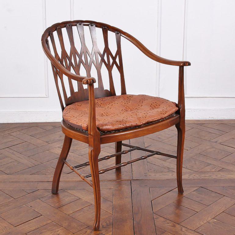 Carved Early 19th Century Pair of Mahogany Armchairs
