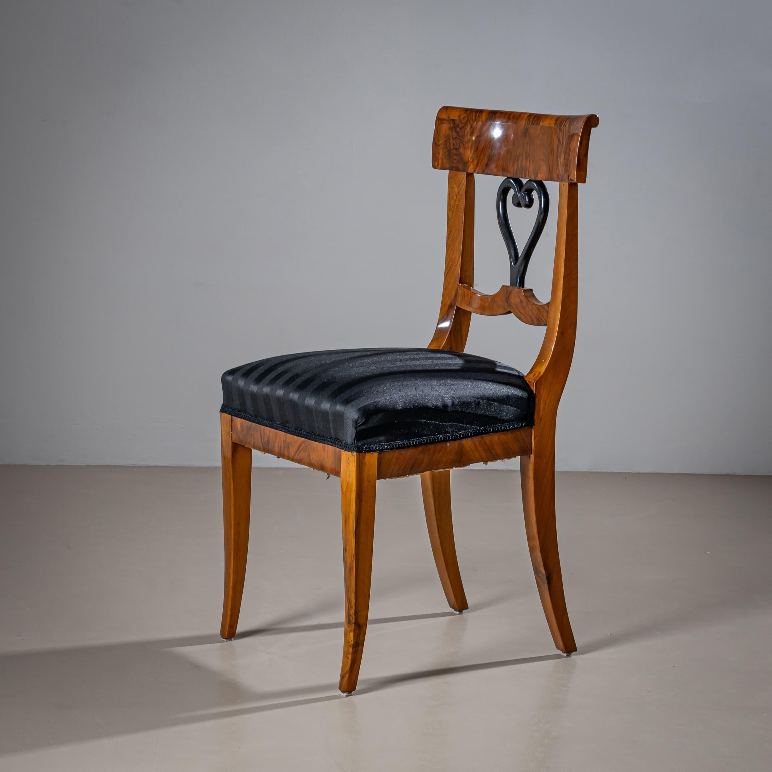 Paar Biedermeier Beistellstühle aus dem frühen 19. (Stoff) im Angebot