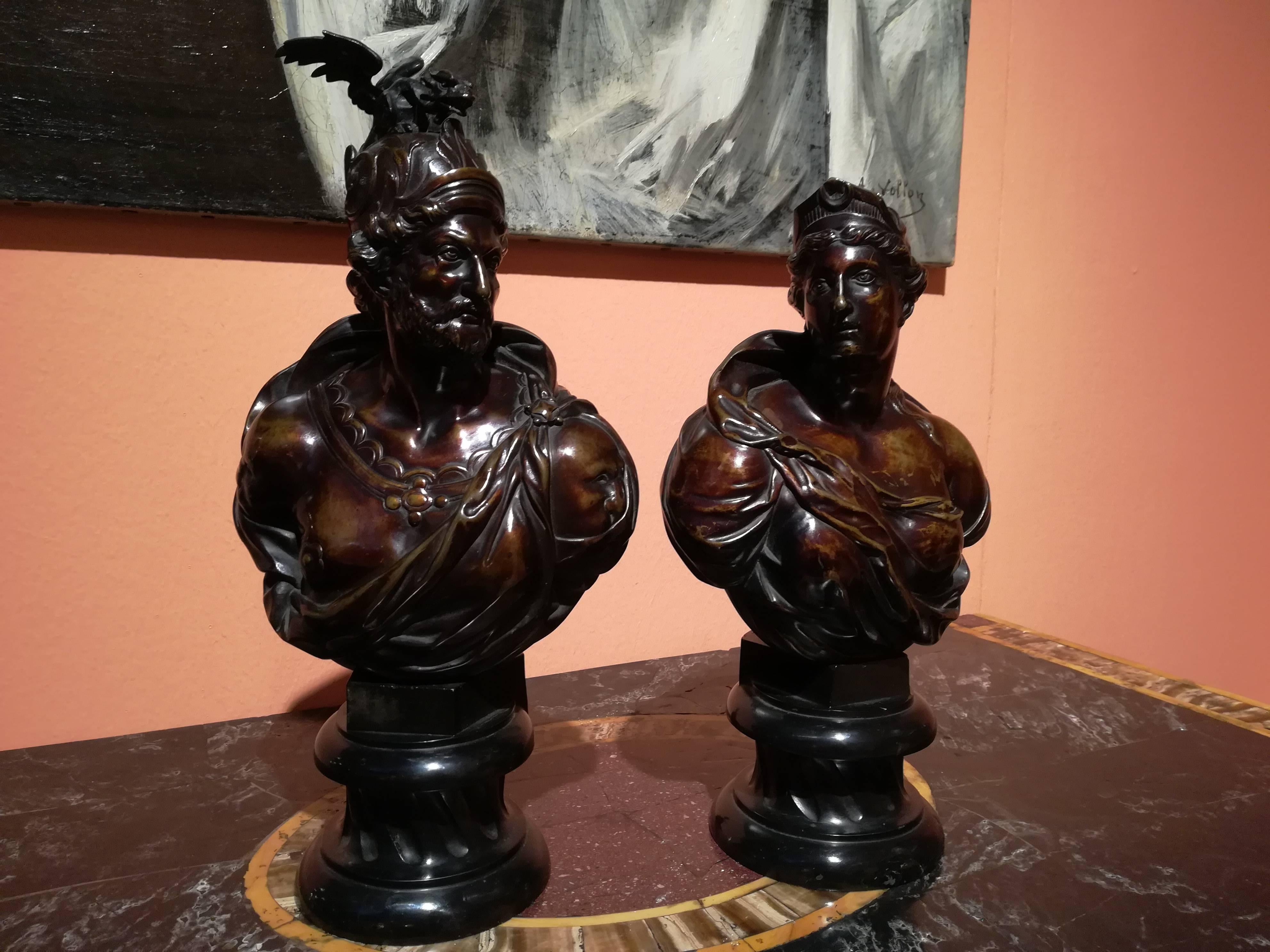 Early 19th century.
Pair of bronze busts with brown patina figurating the Roman gods Mars and Diana. 

Dimensions: Diameter for the base 11.5cm.

 