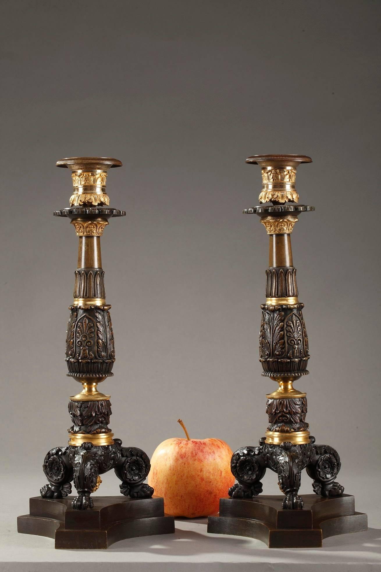 Early 19th Century Pair of Bronze Candlesticks In Good Condition In Paris, FR
