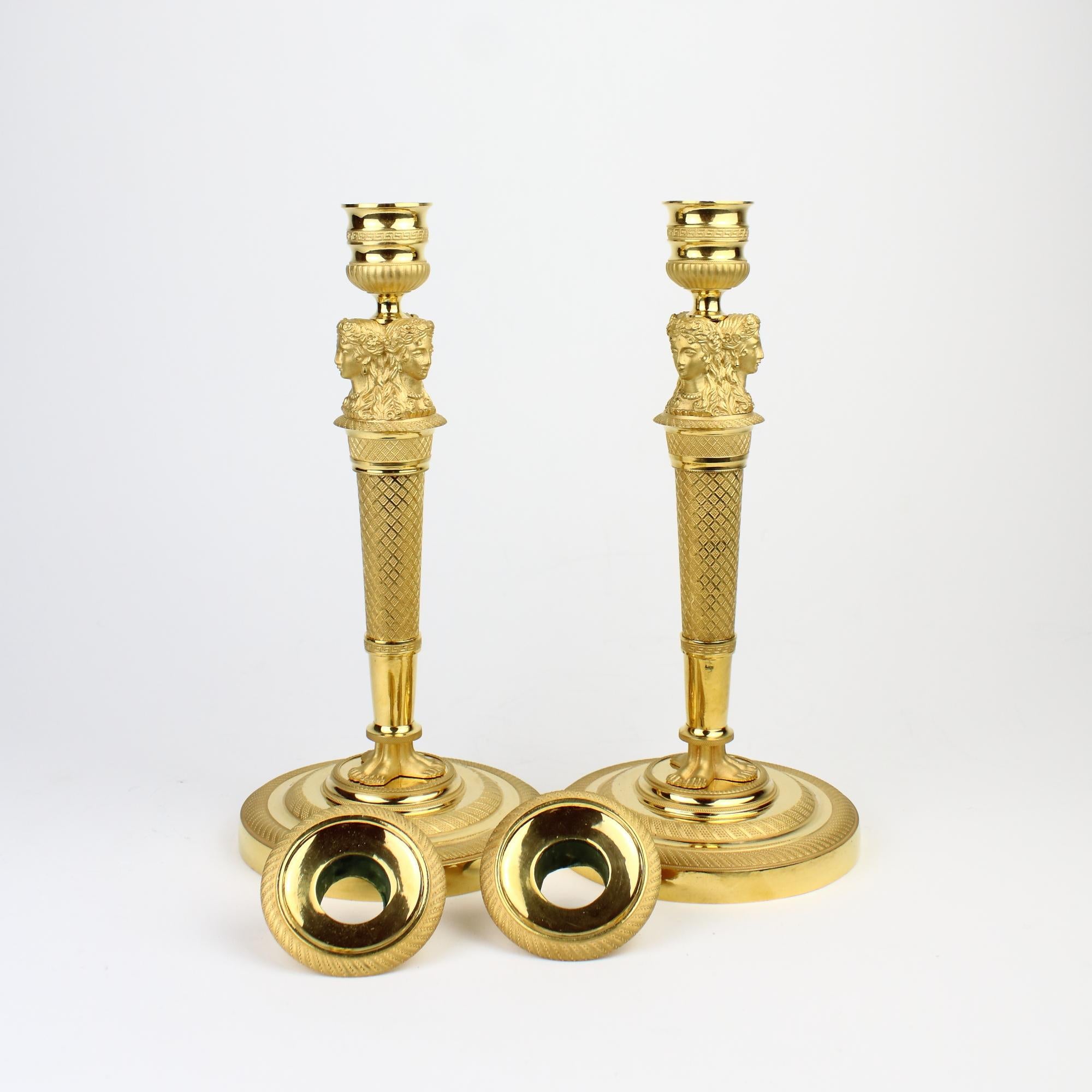 Paar Empire-Kerzenständer aus vergoldeter Bronze mit weiblichen Caryatids aus dem frühen 19. Jahrhundert im Angebot 7
