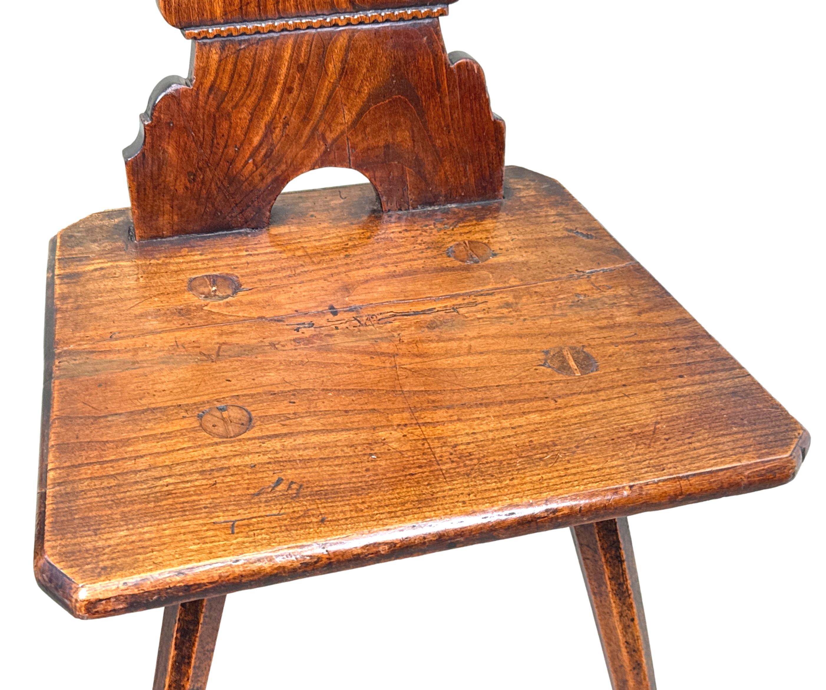 Early 19th Century Pair Of Folk Art Swiss Escabelle Chairs In Good Condition For Sale In Bedfordshire, GB