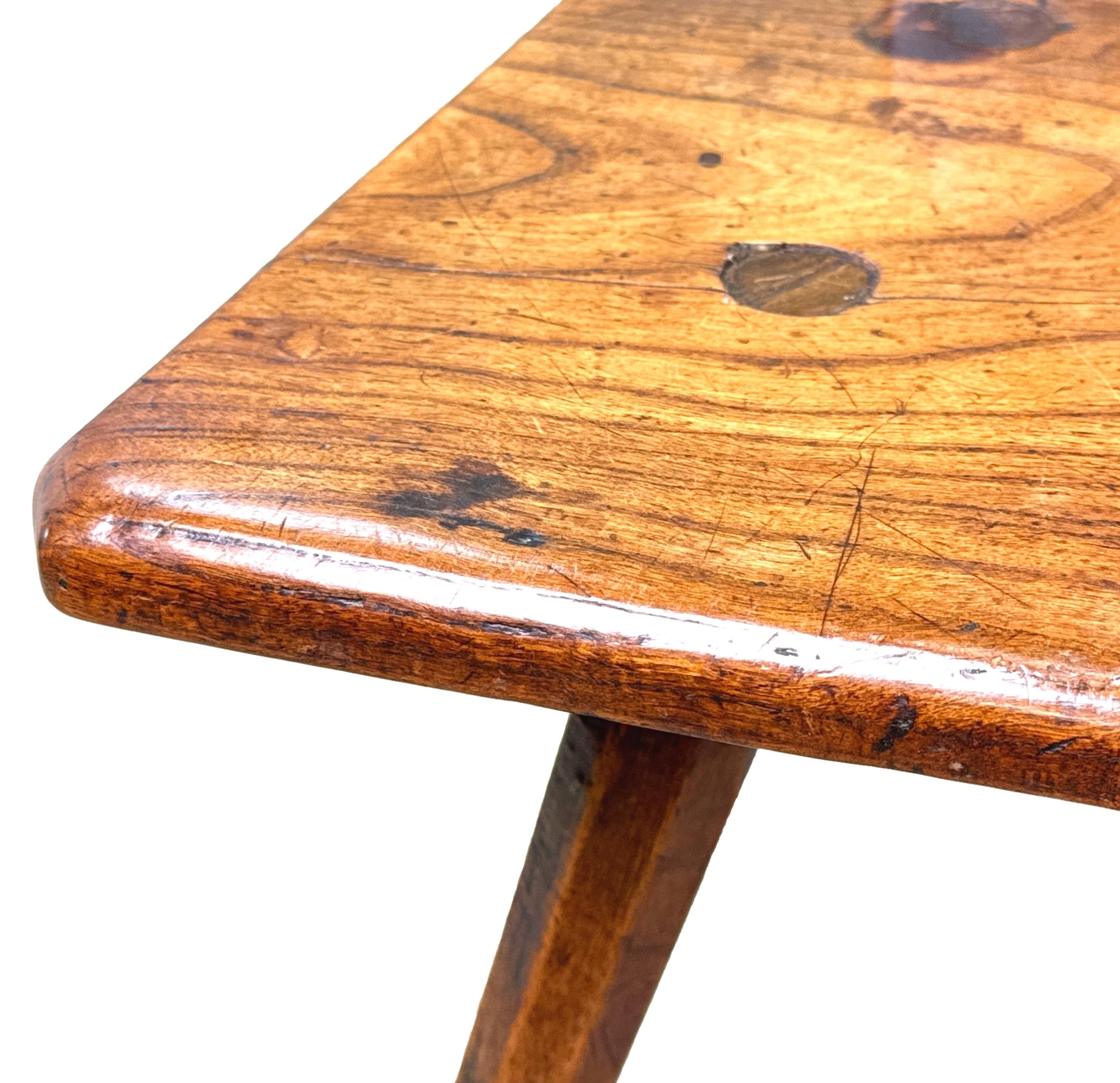 Early 19th Century Pair Of Folk Art Swiss Escabelle Chairs For Sale 3