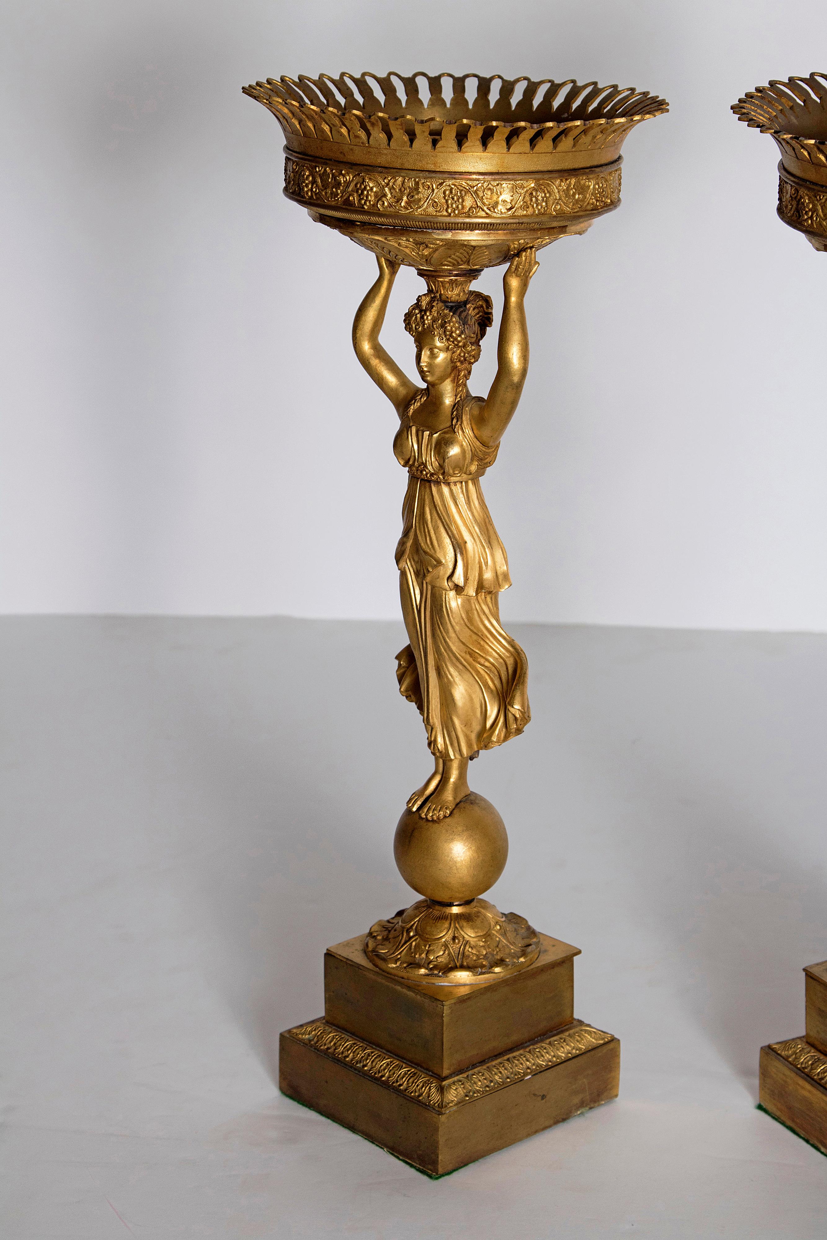 Early 19th Century Pair of French Empire Gilt Bronze Centerpiece Tazzzas 1
