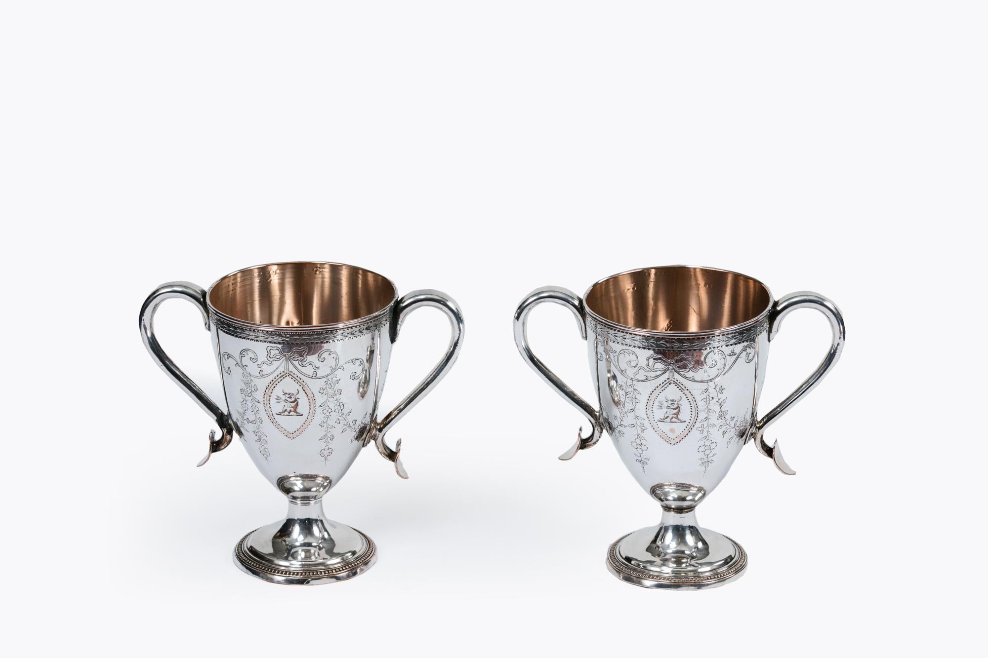 Coppia di coppe d'amore placcate in argento di Giorgio III Sheffield dell'inizio del XIX secolo In condizioni ottime in vendita a Dublin 8, IE