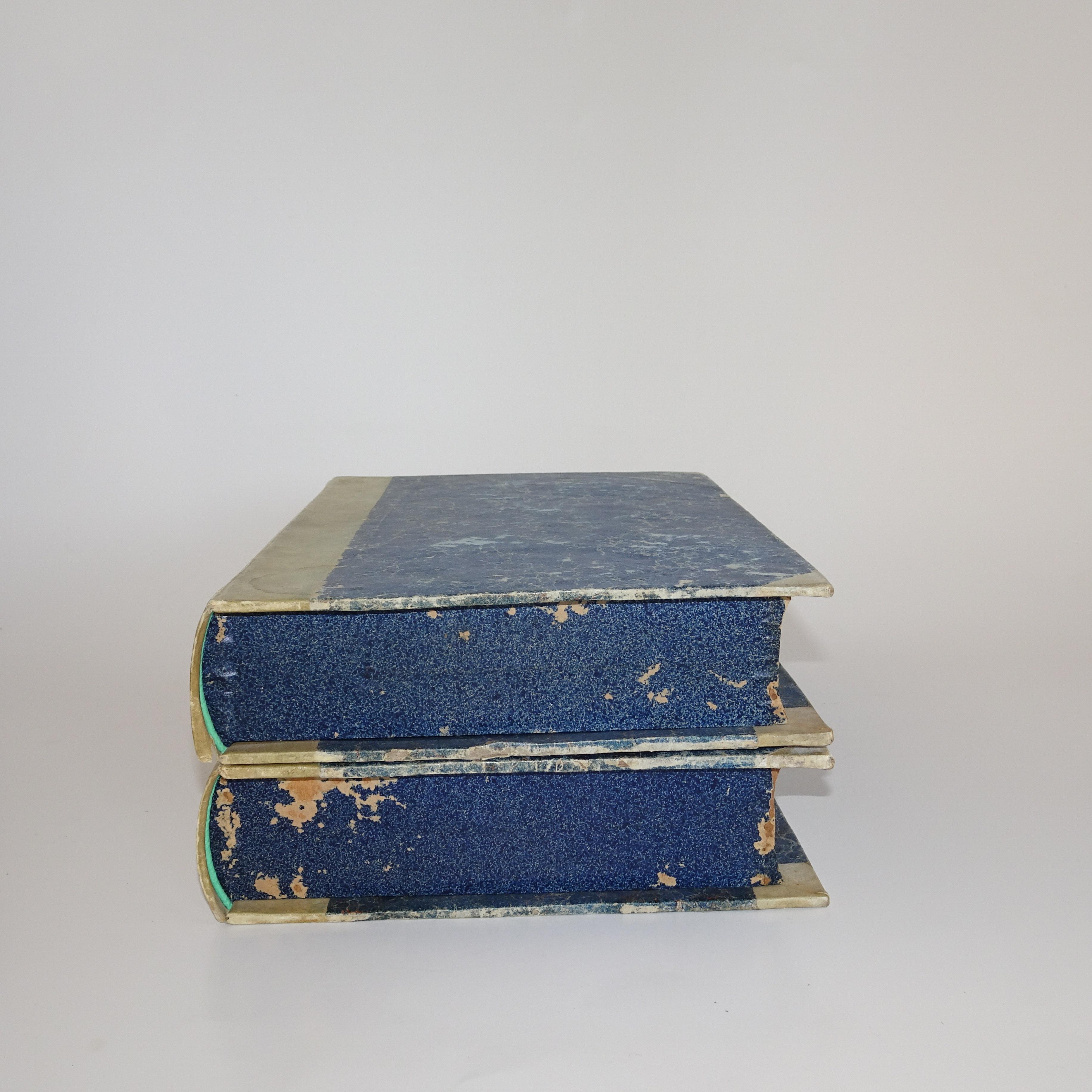Early 19th Century Pair of Grand Tour Intagilos in a Box Designed as a Book In Good Condition For Sale In Nashville, TN