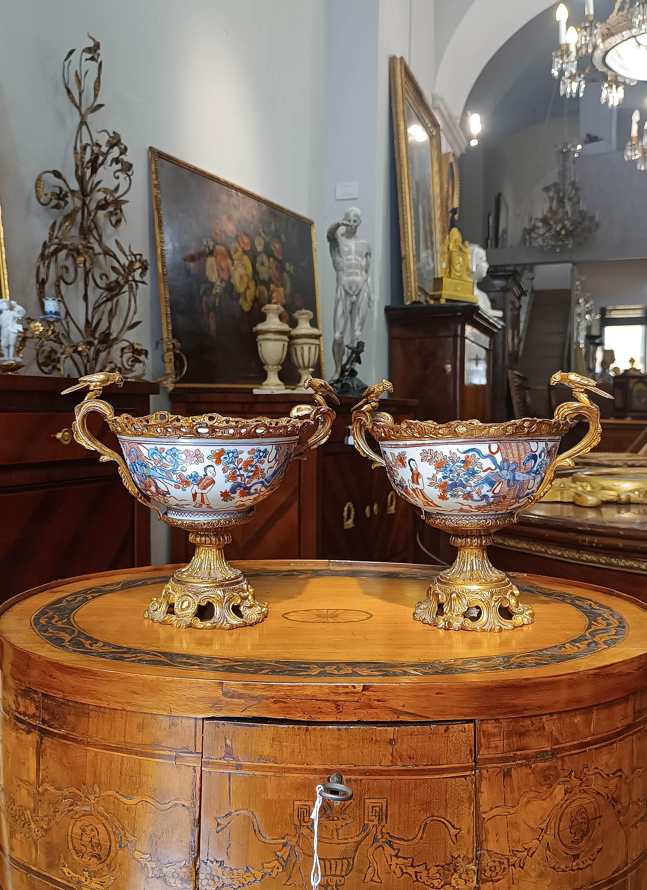 Par de tazas de imari de principios del siglo xix en venta 3