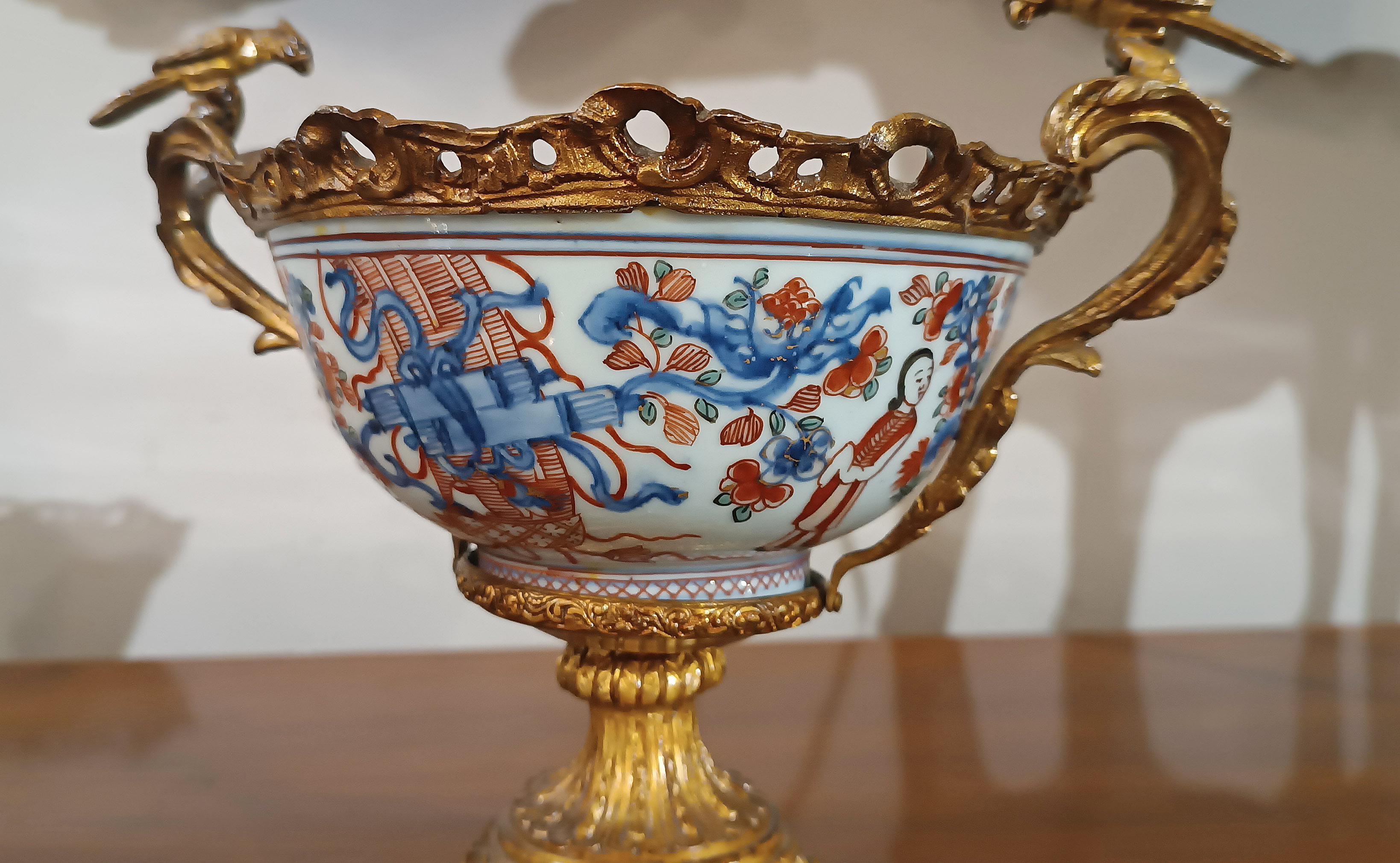 Par de tazas de imari de principios del siglo xix en venta 5