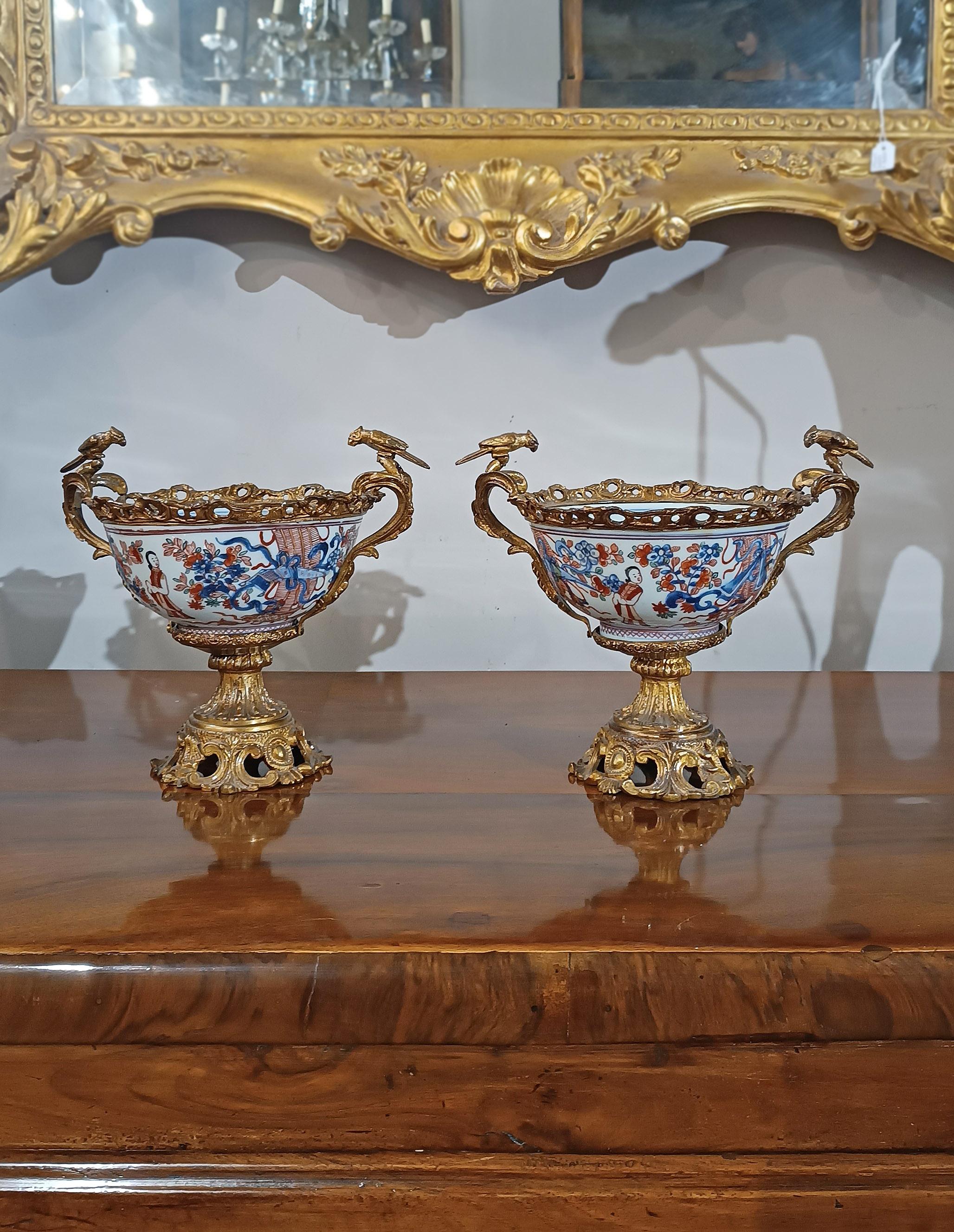 Par de tazas de imari de principios del siglo xix Dorado en venta