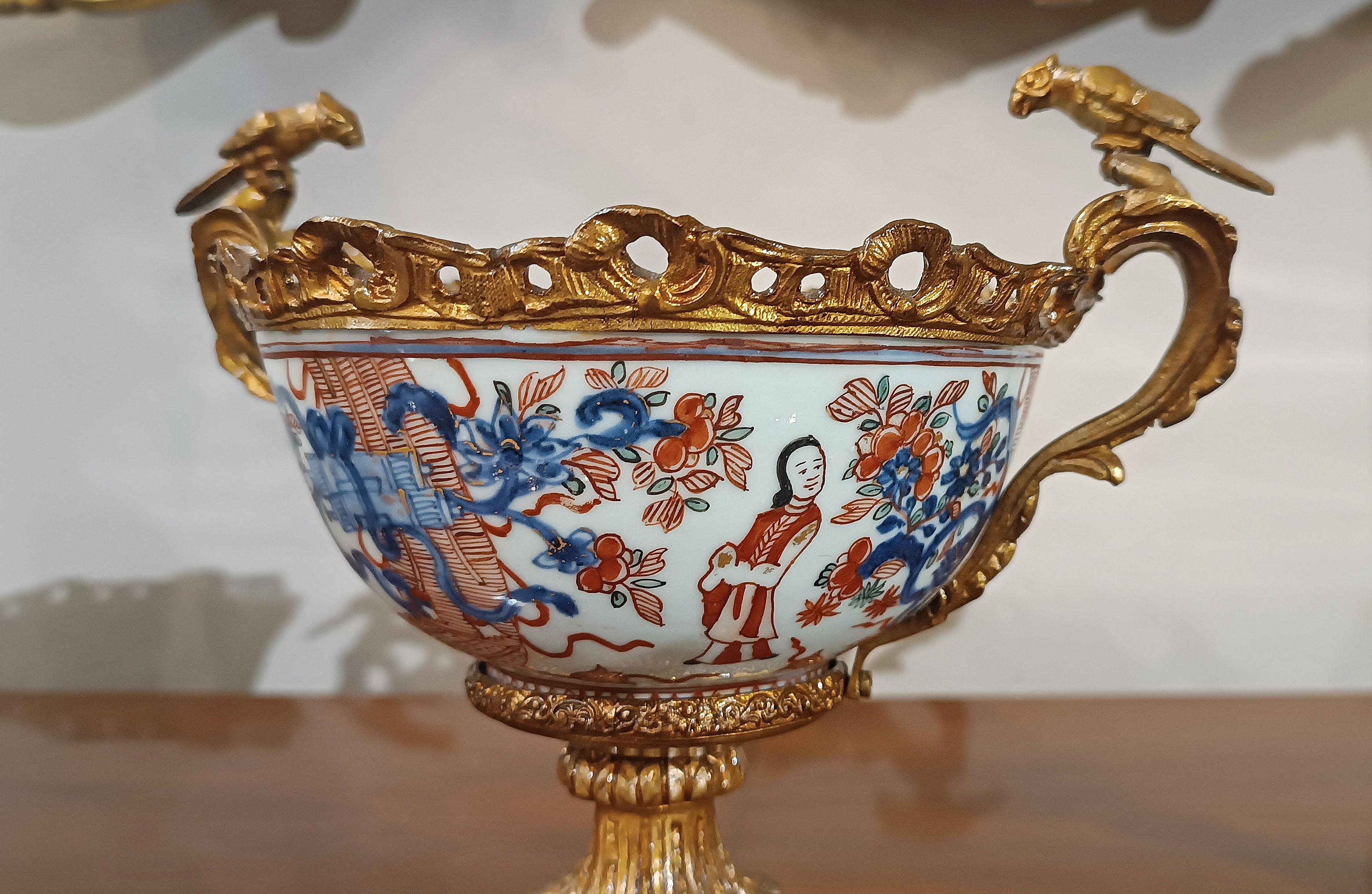 Par de tazas de imari de principios del siglo xix 19th Century en venta