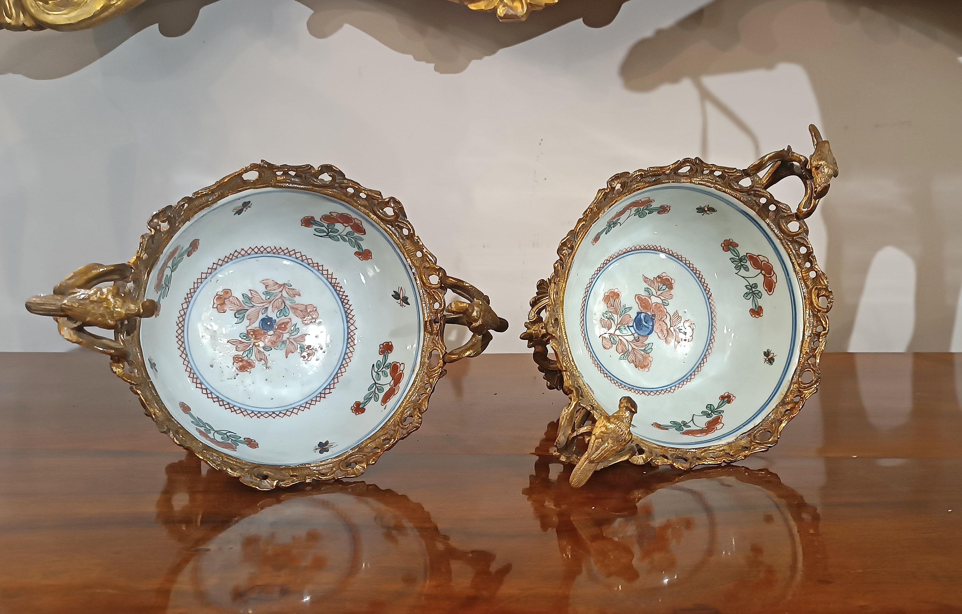 Par de tazas de imari de principios del siglo xix en venta 1
