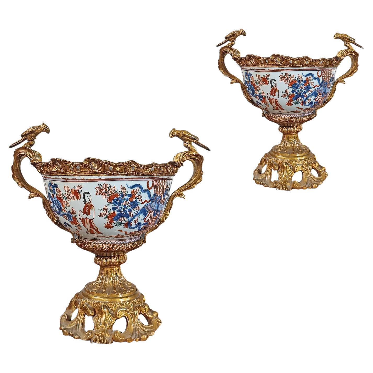 EARLY 19th CENTURY PAIR OF IMARI CUPS