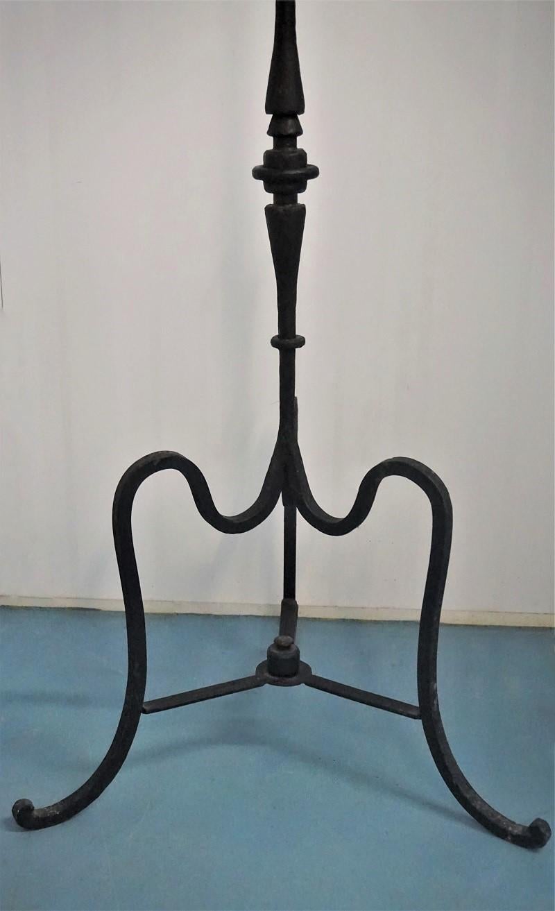 Early 19th Century Pair of Italian Wrought Iron Church Torchères, Candleholders For Sale 1