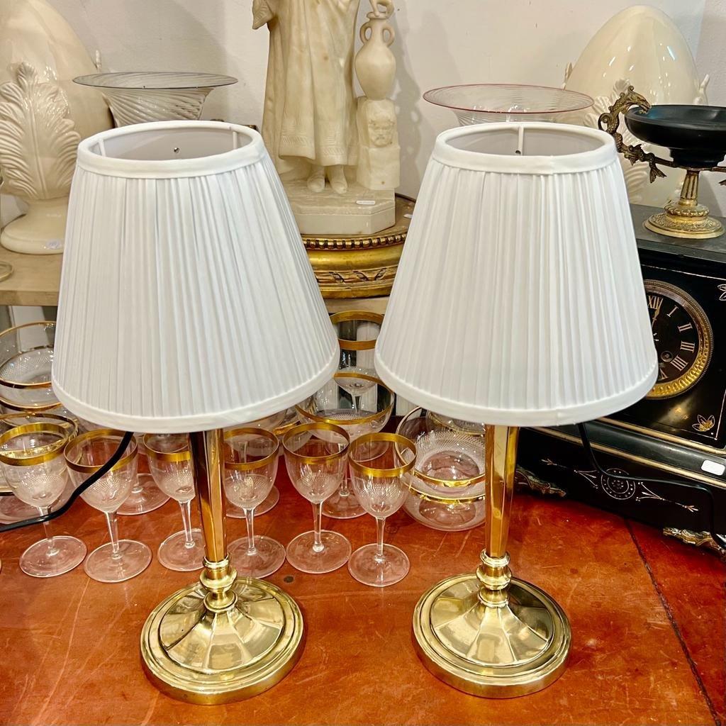 We present you this pair of elegant bronze candlesticks mounted on lamps in the directoire period, dating back to the early 19th century. They have been meticulously cleaned and newly electrified to meet modern standards. Each one of them comes with