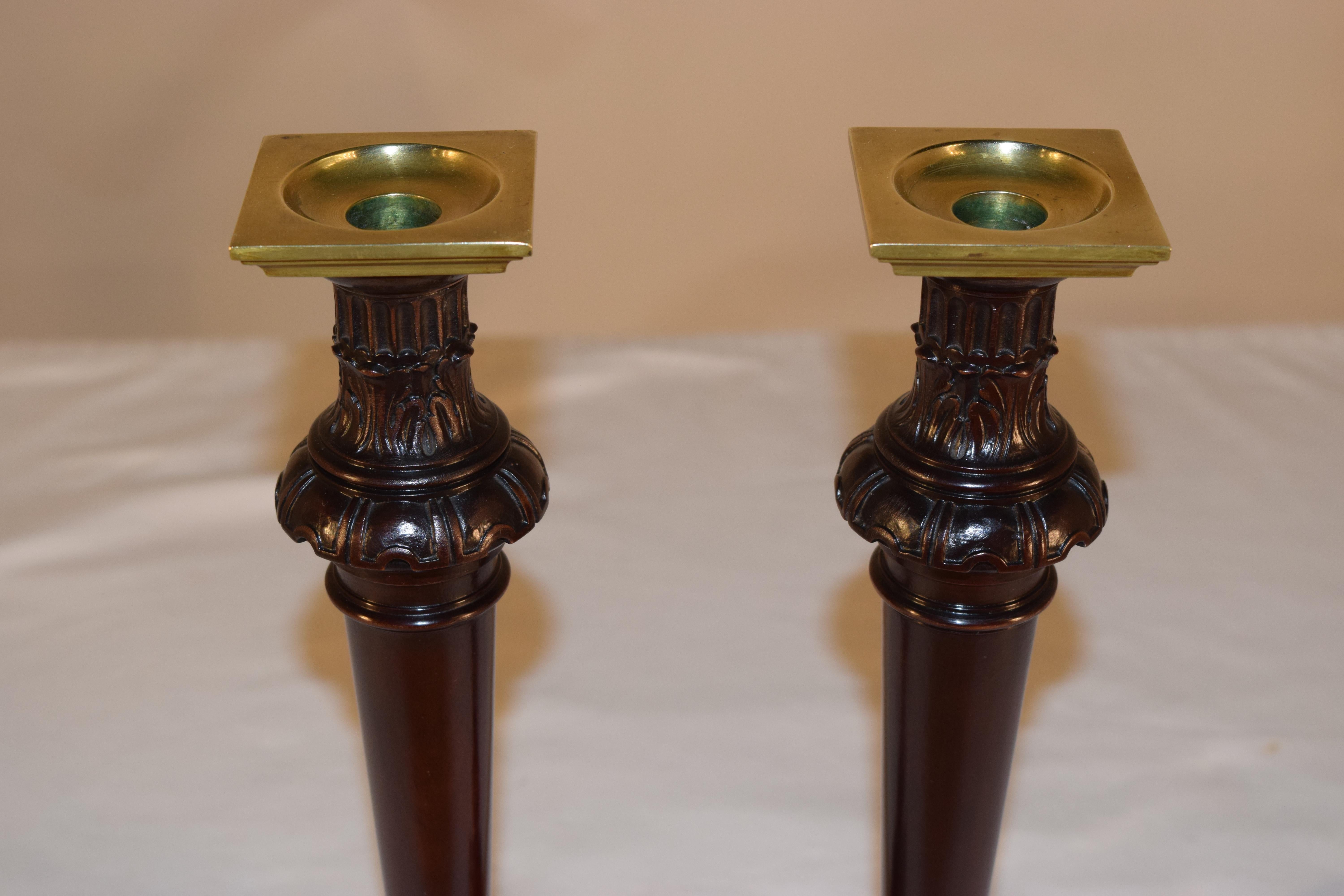 English Early 19th Century Pair of Mahogany Candlesticks For Sale