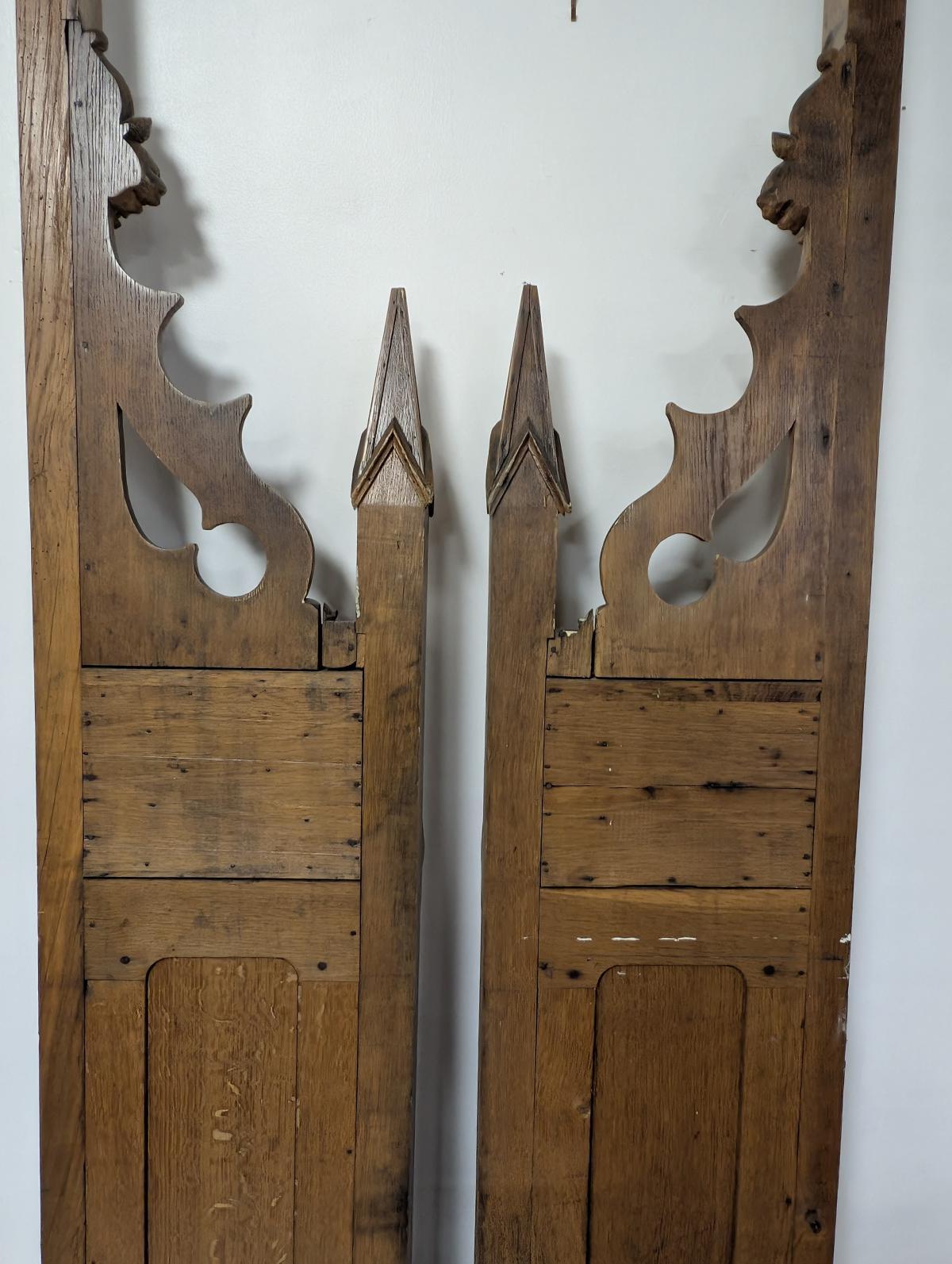 Anfang des 19. Jahrhunderts Zwei architektonische Pieces aus Eiche im gotischen Revival-Stil im Angebot 6