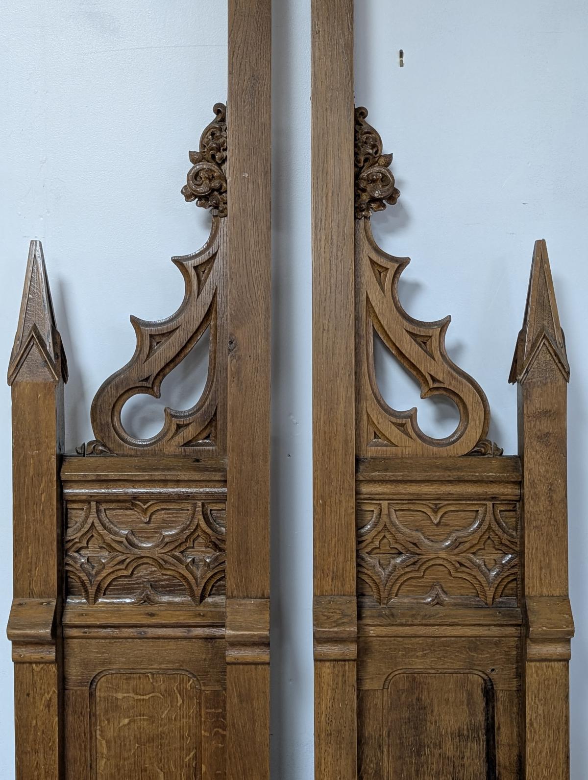 Frühes 19. Jahrhundert Paar architektonische Stücke aus der Zeit der Gotik, Eiche,
Wunderschöne Stücke!
2er-Set
Neugotik
Stücke aus architektonischem Schrott
Möglicherweise von einer Kirche
Eiche massiv
Diese  Stücke können für so viele Dinge