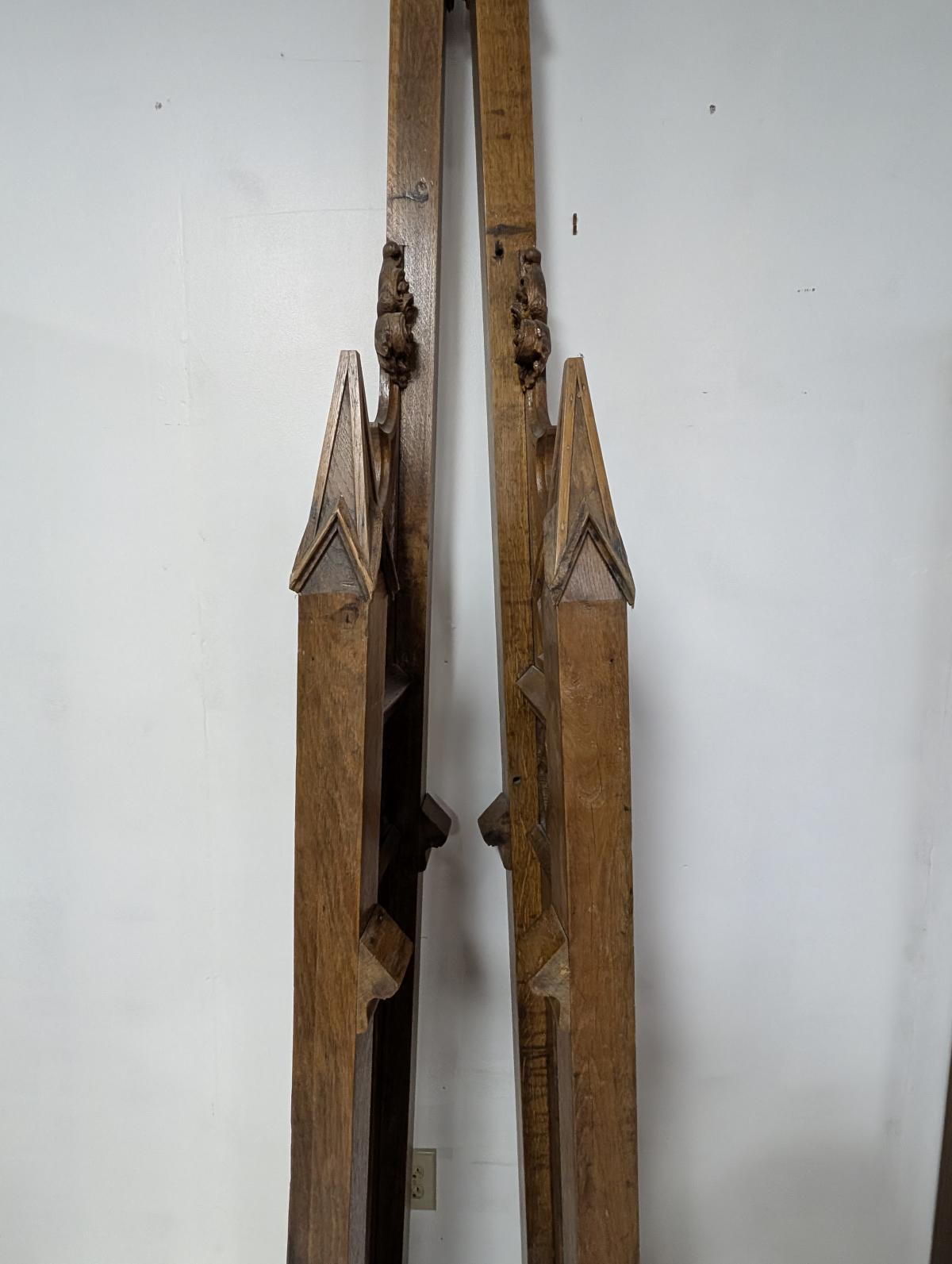 Anfang des 19. Jahrhunderts Zwei architektonische Pieces aus Eiche im gotischen Revival-Stil im Angebot 2