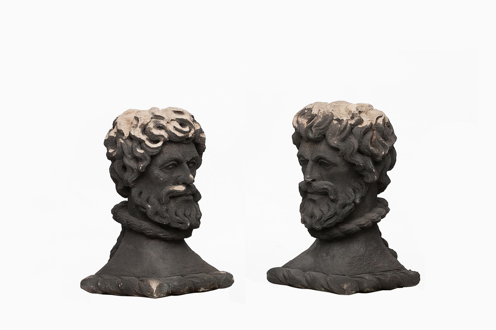 Regency Paire de têtes de pierre de Portland du début du XIXe siècle en vente