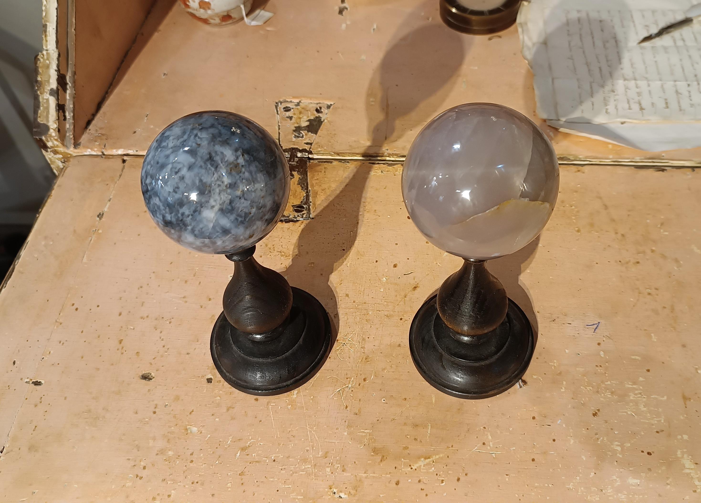 EARLY 19th CENTURY PAIR OF QUARTZ SPHERES In Good Condition For Sale In Firenze, FI