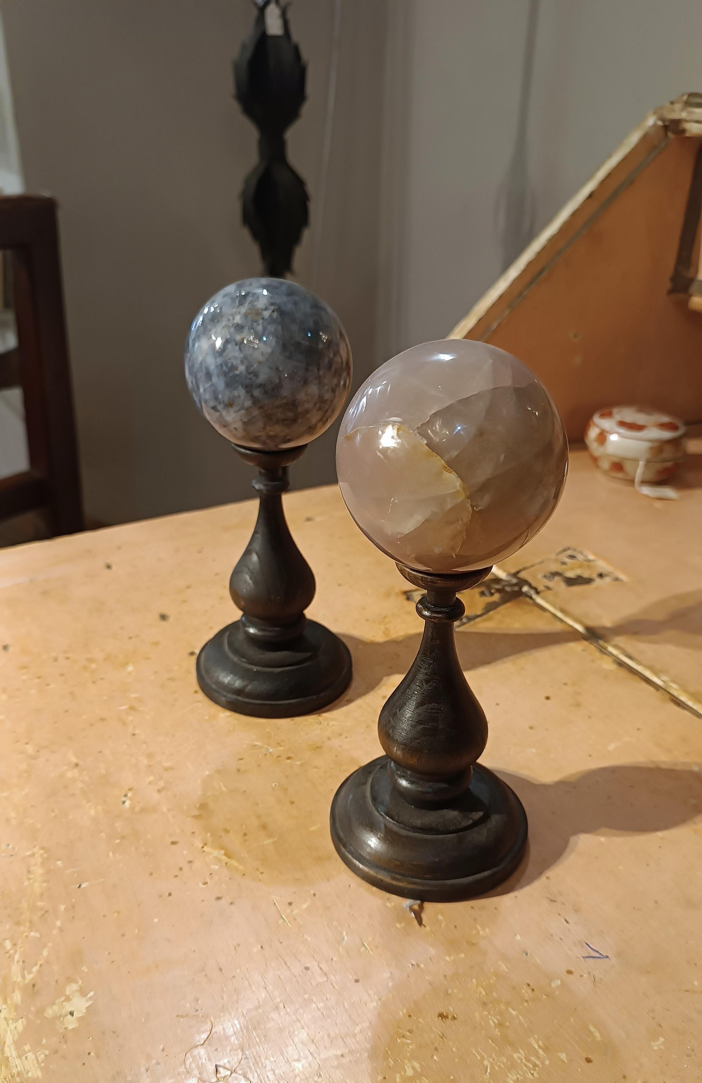 EARLY 19th CENTURY PAIR OF QUARTZ SPHERES For Sale 1