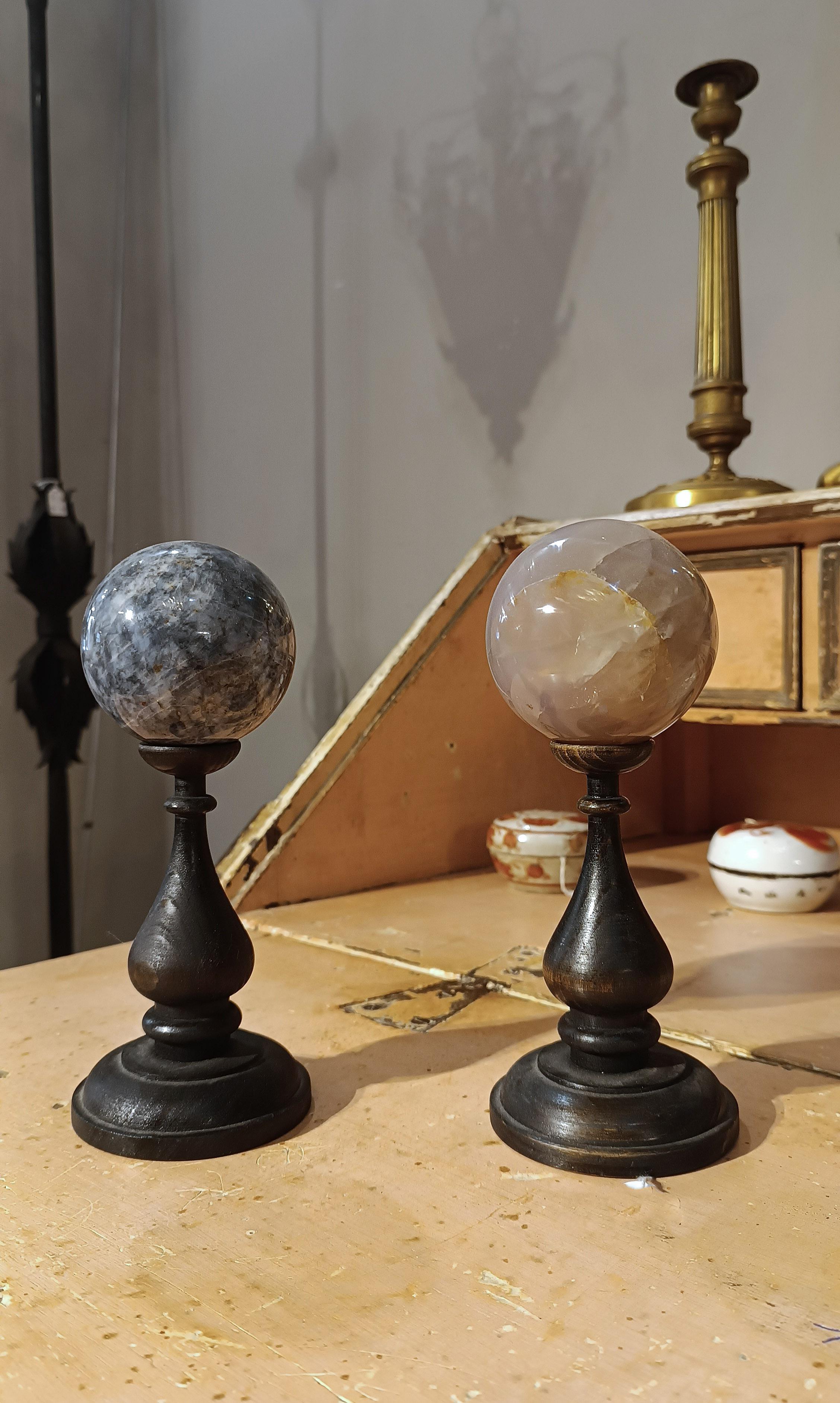 EARLY 19th CENTURY PAIR OF QUARTZ SPHERES For Sale 2