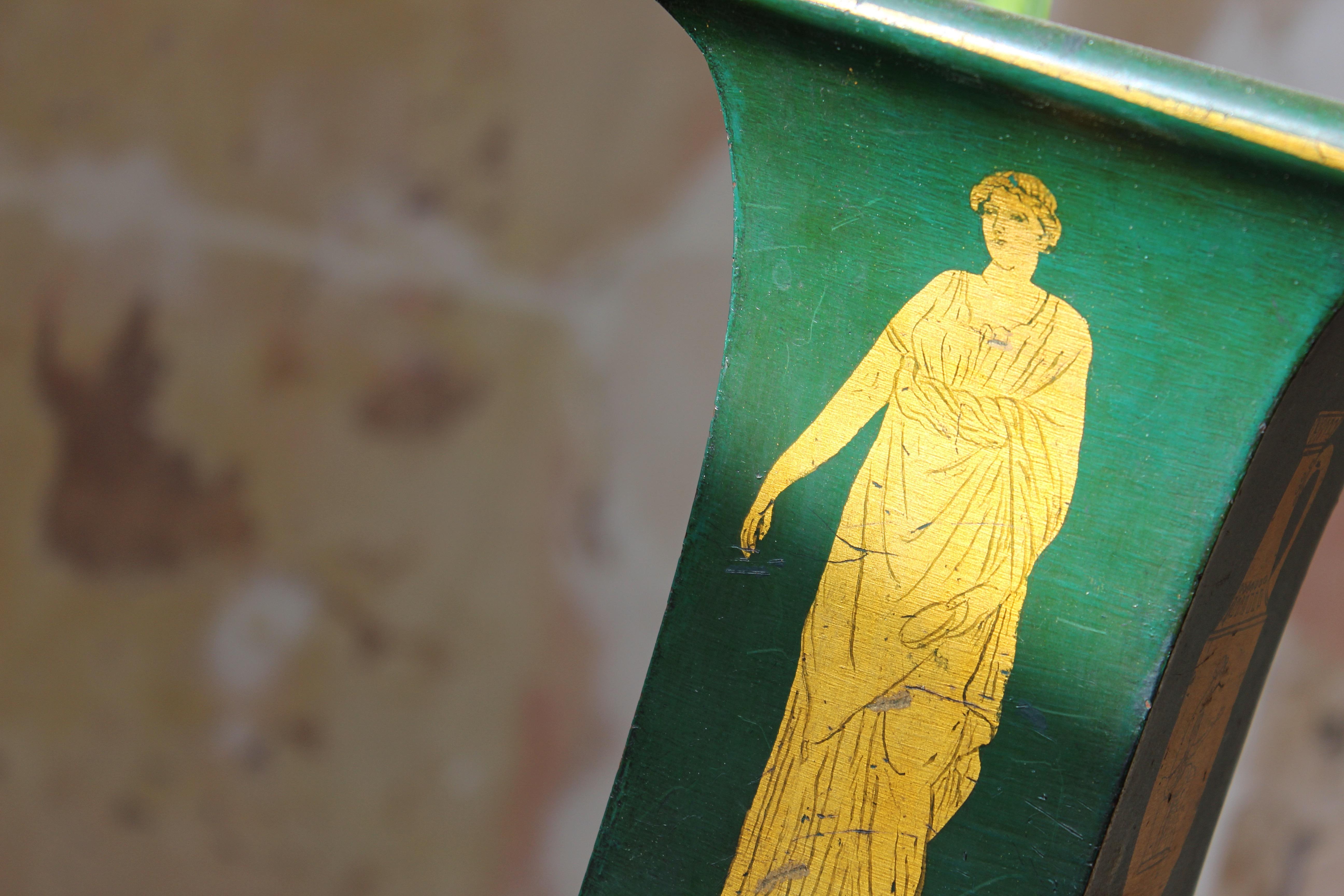 Coppia di vasi Regency Toleware verdi e dorati dei primi del XIX secolo in vendita 1