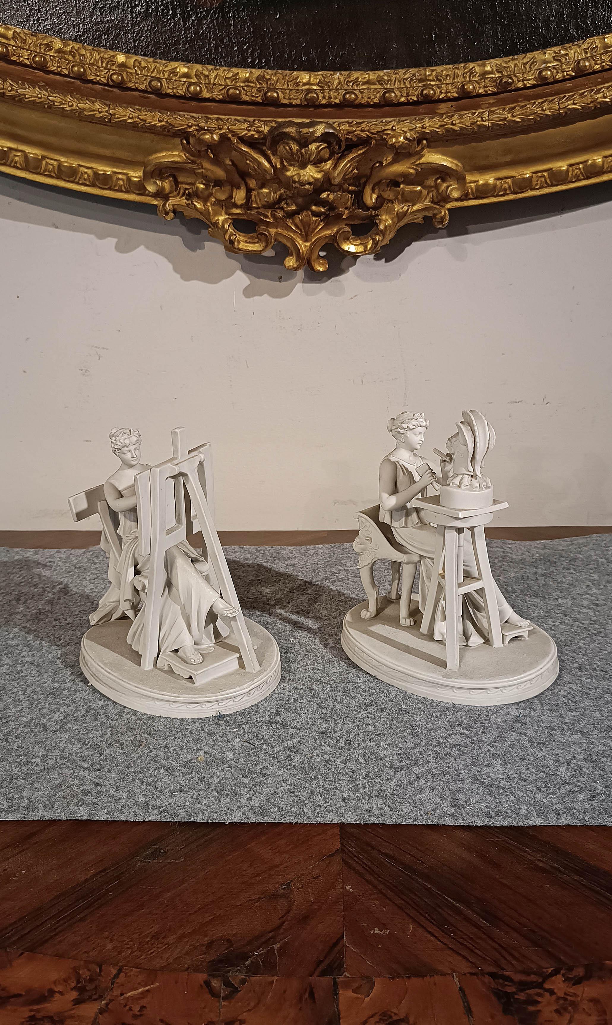 Elegant pair of biscuit small size sculptures depicting the allegory of painting and sculpture. The two works, clearly classically inspired, show two elegant and refined women, dressed in chitons and with gathered hair. The sculpture representing