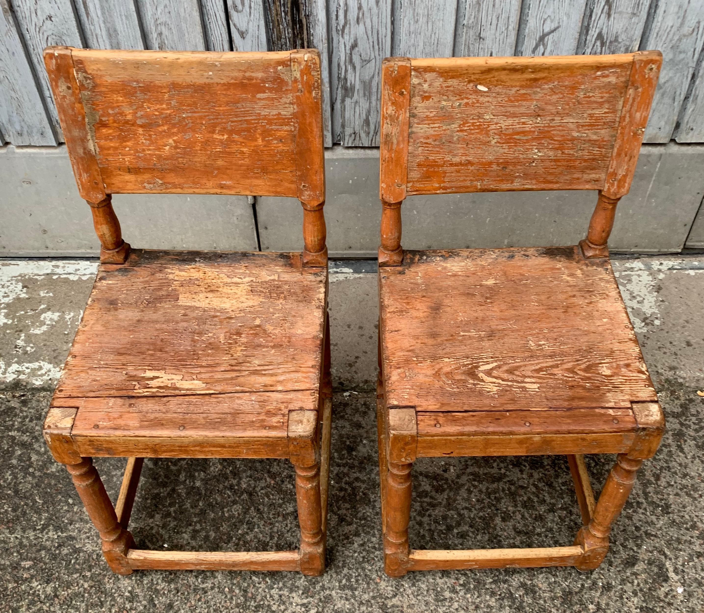 Early 19th Century Pair of Swedish Folk Art Chairs In Good Condition In Haddonfield, NJ
