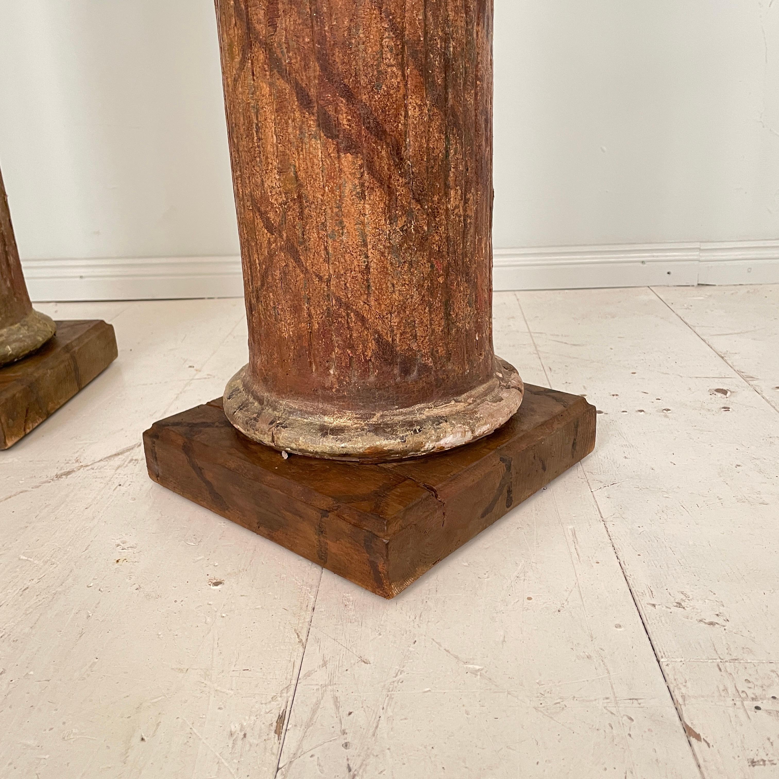 Early 19th Century Pair of Wood Columns Lacquered in Faux Marble, Around 1800 For Sale 2
