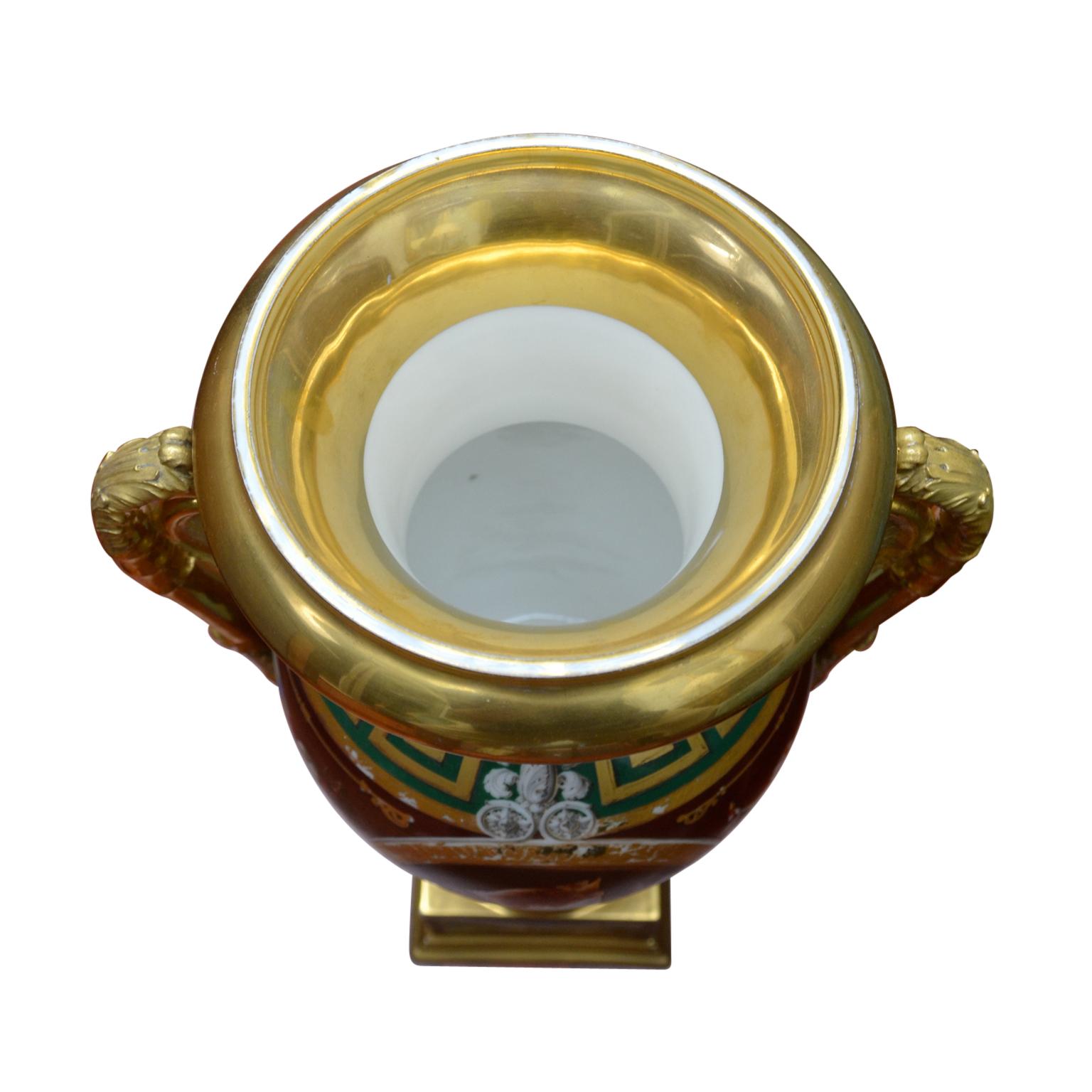 Urne en porcelaine de Paris du début du XIXe siècle en vente 6