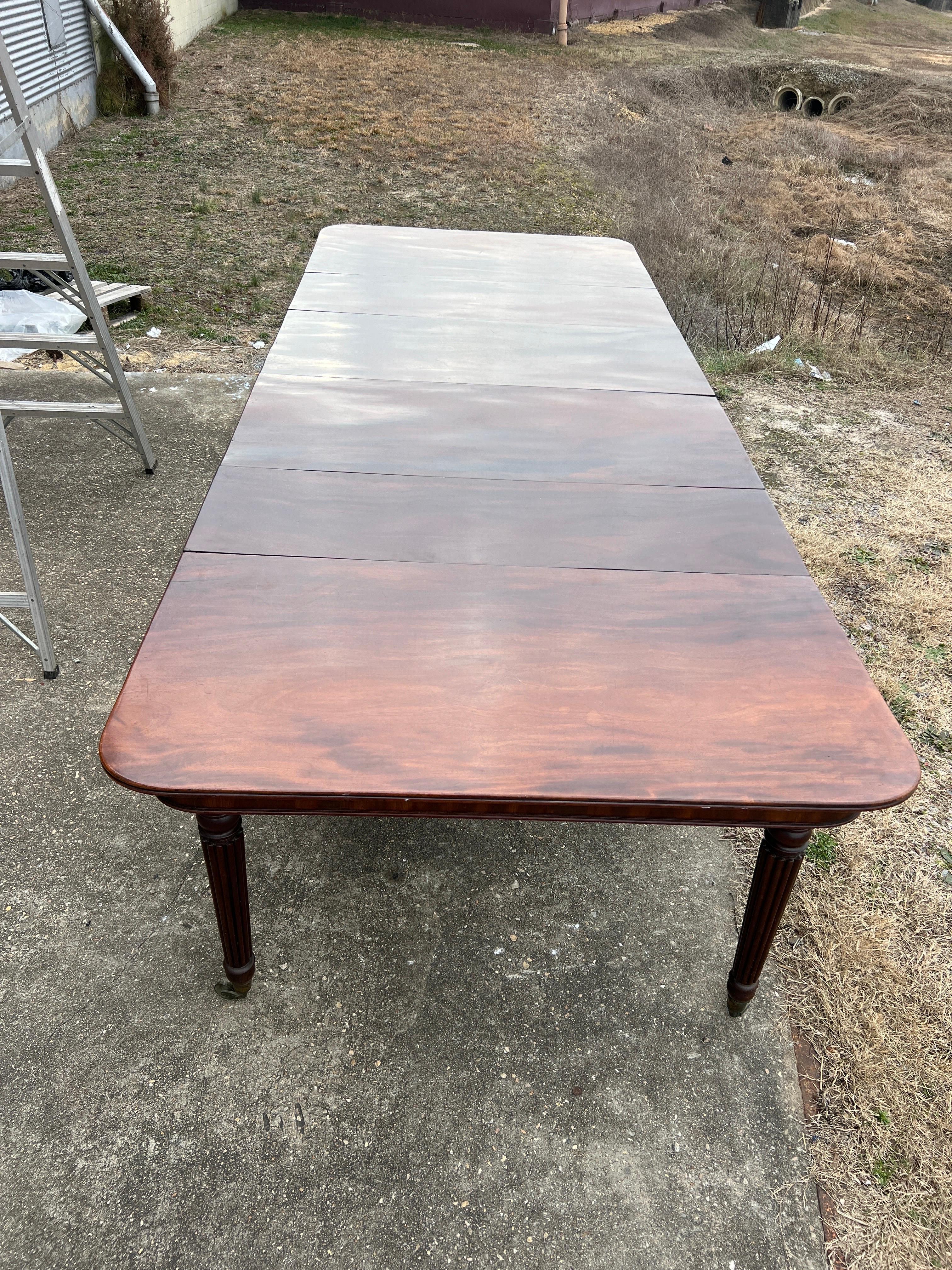 Belle table de salle à manger brevetée 