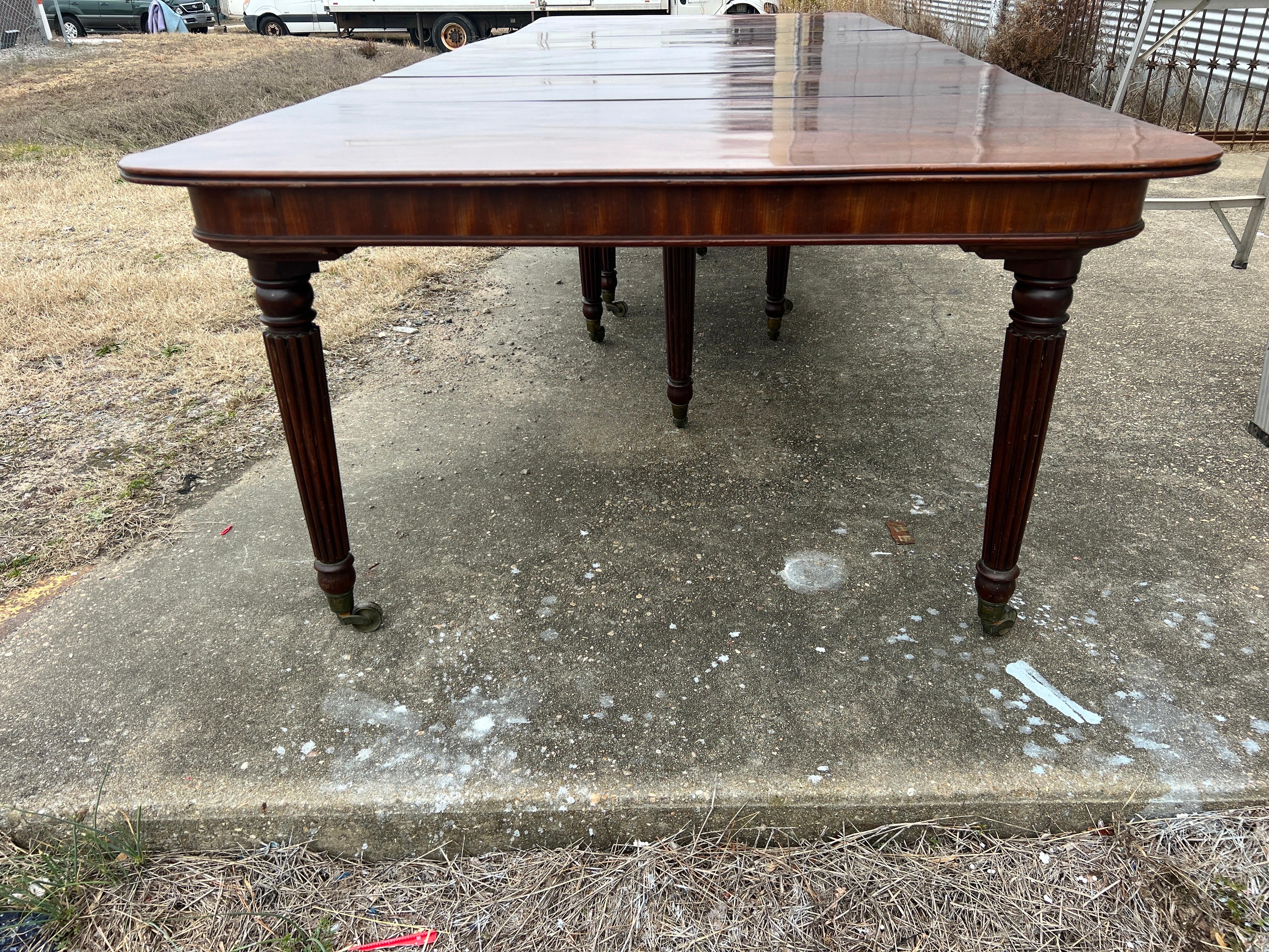 Regency Table de salle à manger en acajou impérial breveté Gillows du début du 19e siècle en vente