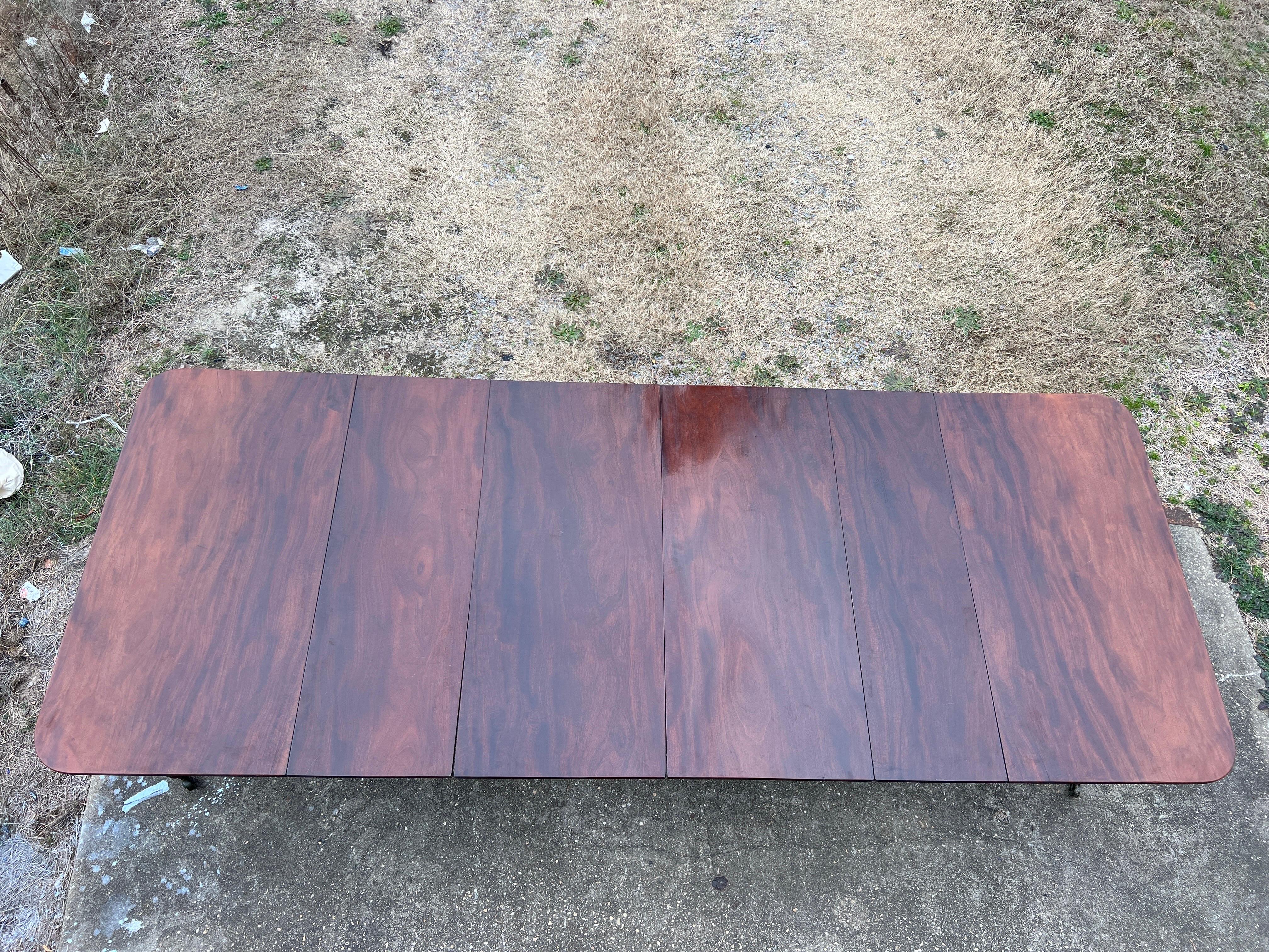 Anglais Table de salle à manger en acajou impérial breveté Gillows du début du 19e siècle en vente