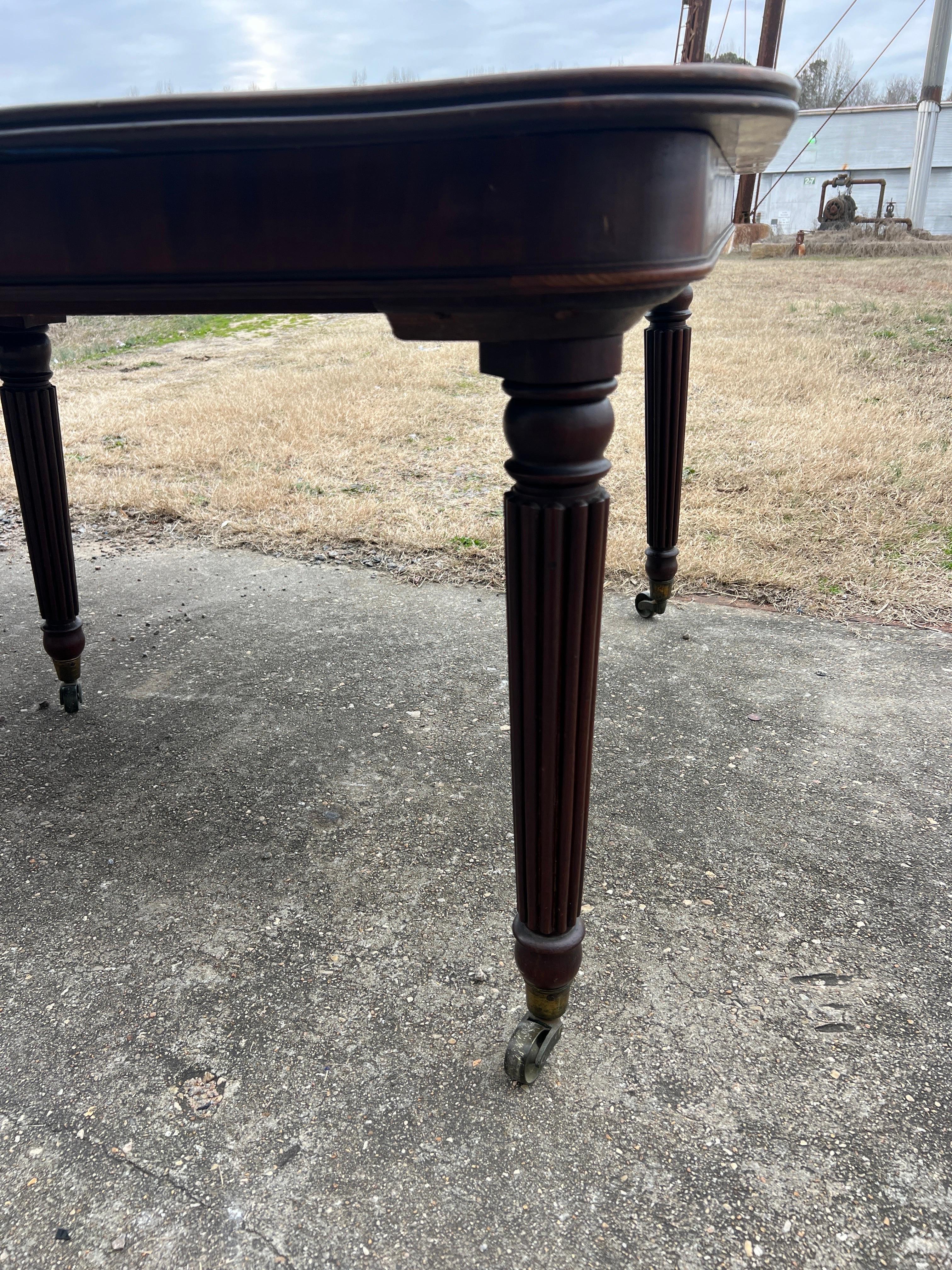 Table de salle à manger en acajou impérial breveté Gillows du début du 19e siècle Bon état - En vente à Richmond, VA