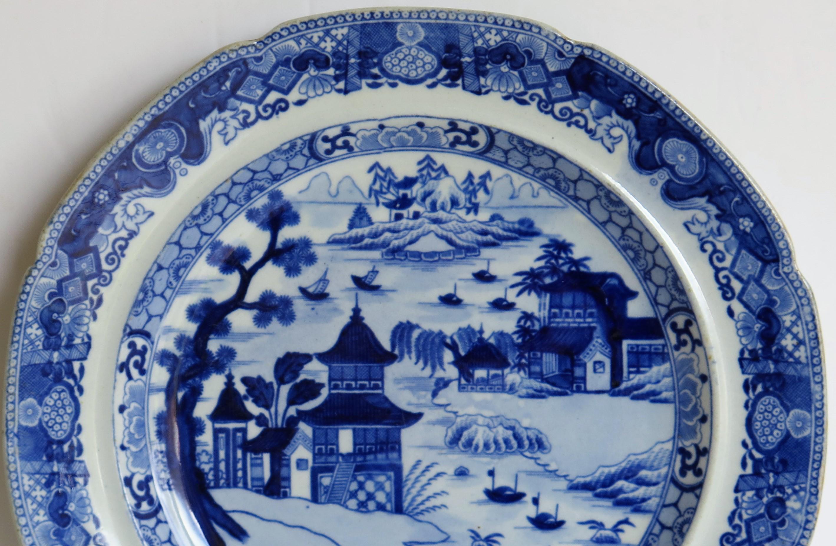 Assiette à dîner en faïence bleue et blanche du début du 19e siècle, Staffordshire en vente 5