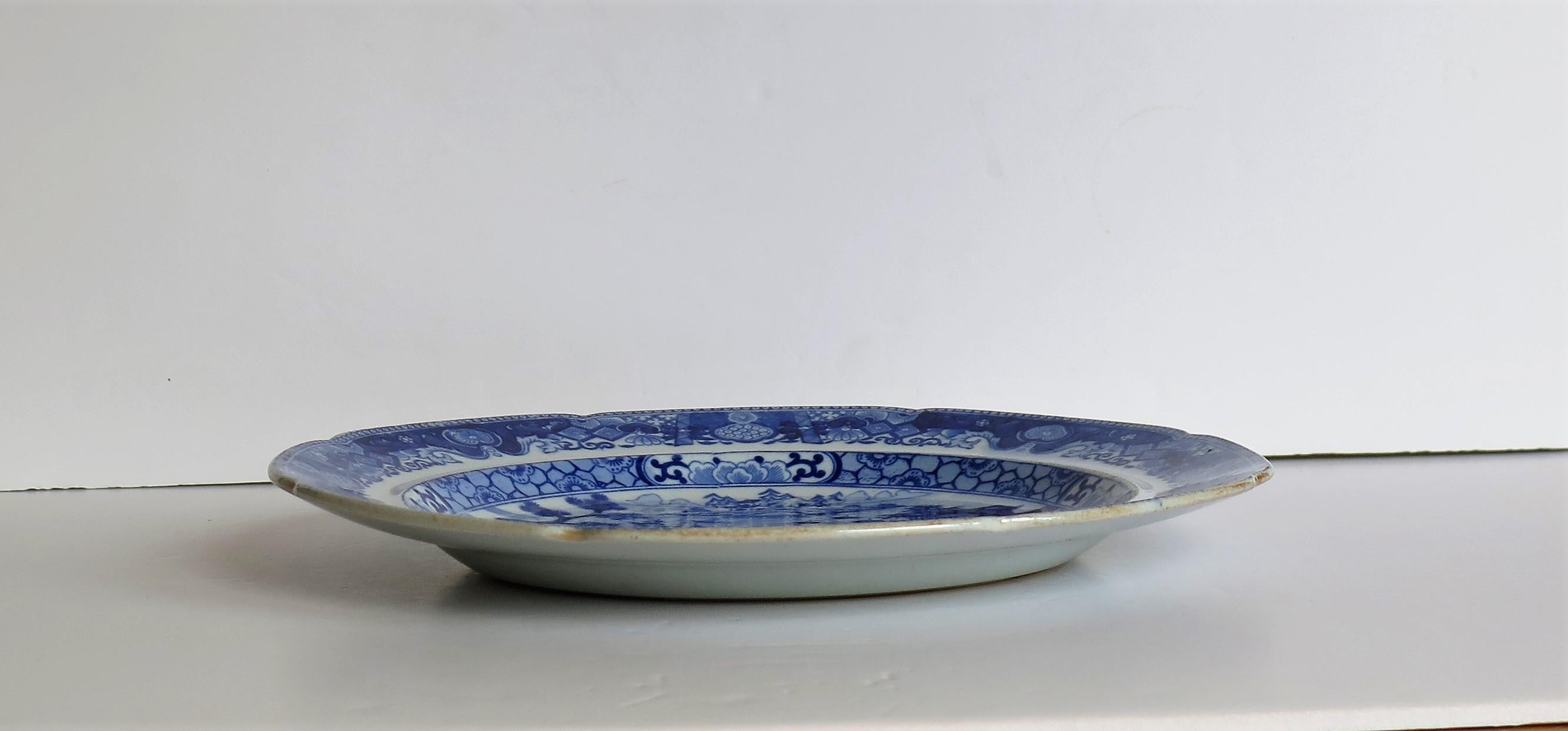 Essteller aus Perlengeschirr des frühen 19. Jahrhunderts in Blau und Weiß, Staffordshire im Angebot 1