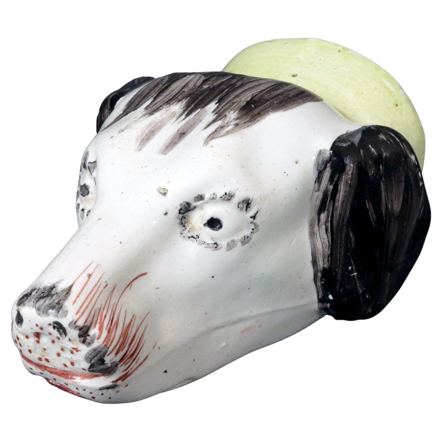 Frühes 19. Jahrhundert Perlware Keramik Steigbügel Becher eines Hundes
