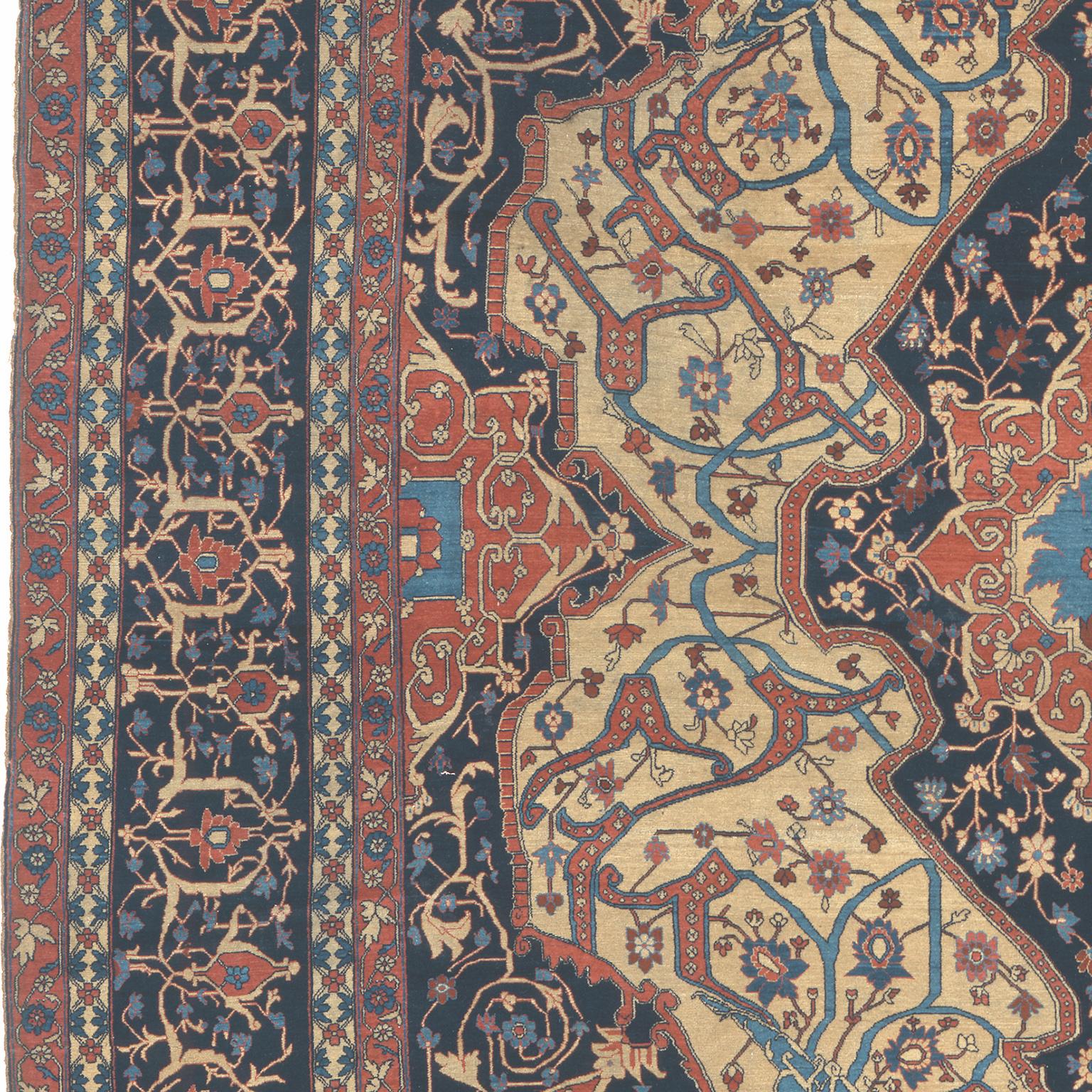 Early 19th Century Persian Heriz Rug In Good Condition For Sale In New York, NY