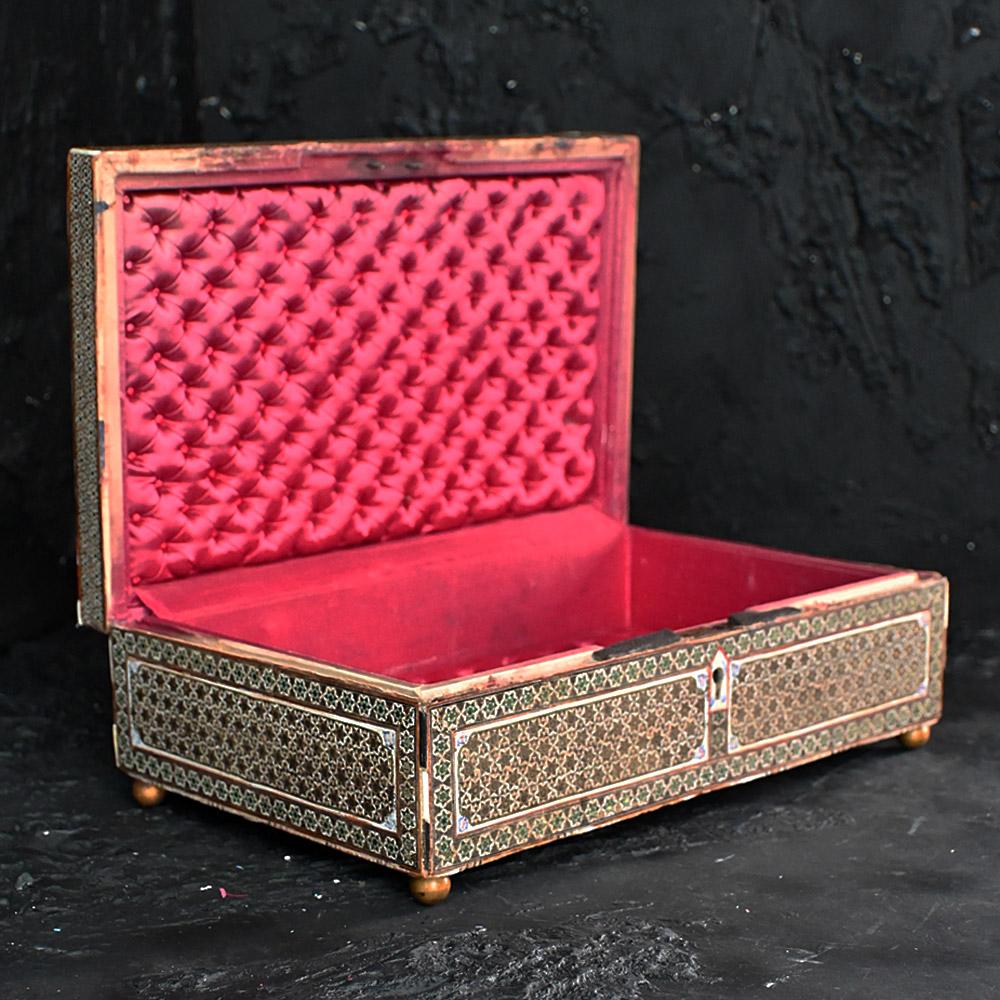 Early 19th Century Persian Wooden Box For Sale 4