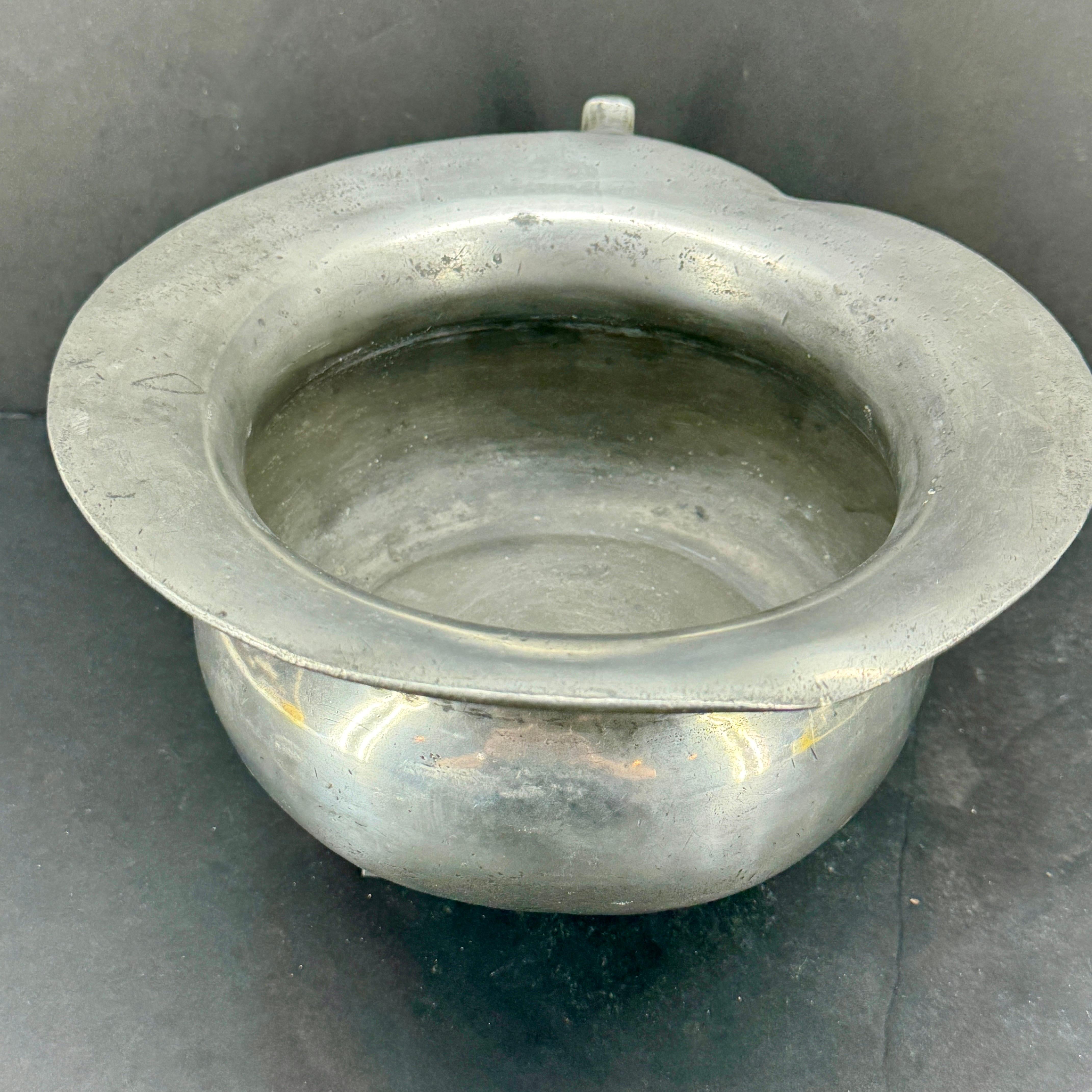 Early 19th Century Pewter Bowl Planter With Handle, Denmark In Good Condition For Sale In Haddonfield, NJ