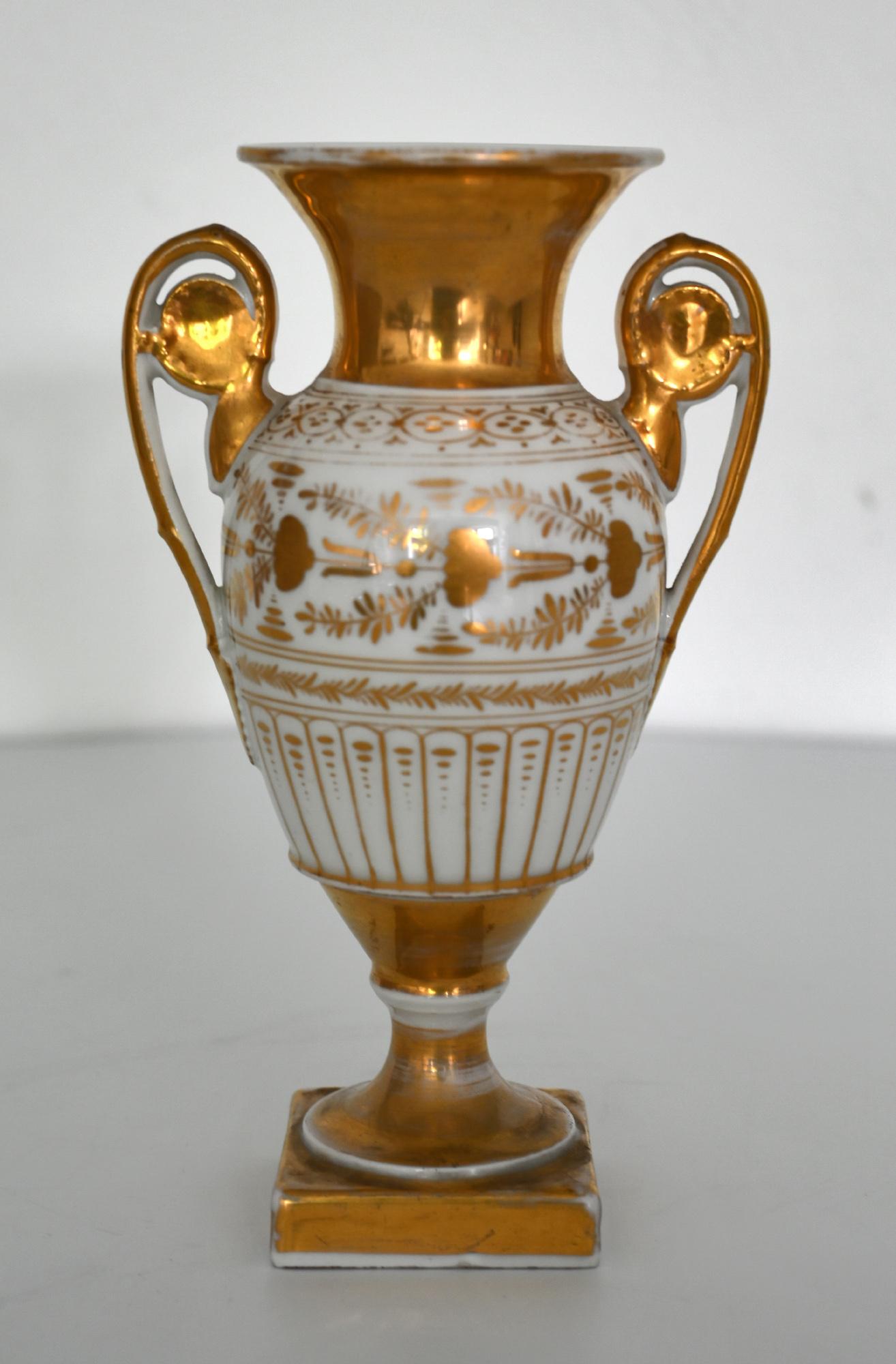 Early 19th Century Porcelain Vase, Paris In Good Condition In Epfach, DE