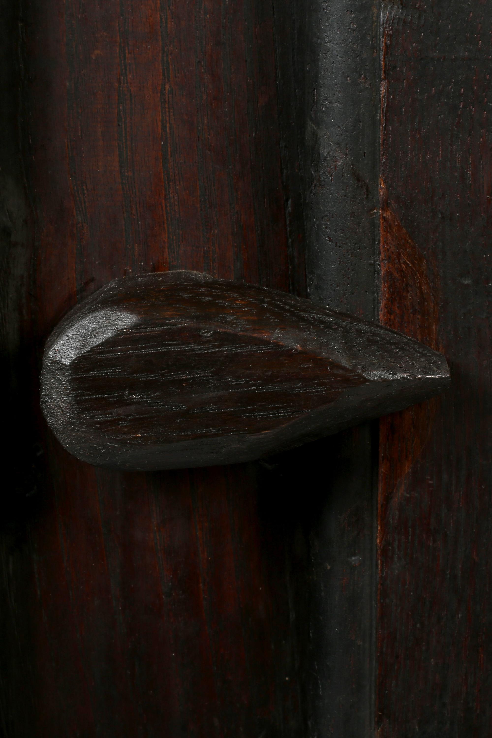 Armario Wabi Sabi de la Granja Portuguesa de principios del siglo XIX en venta 5