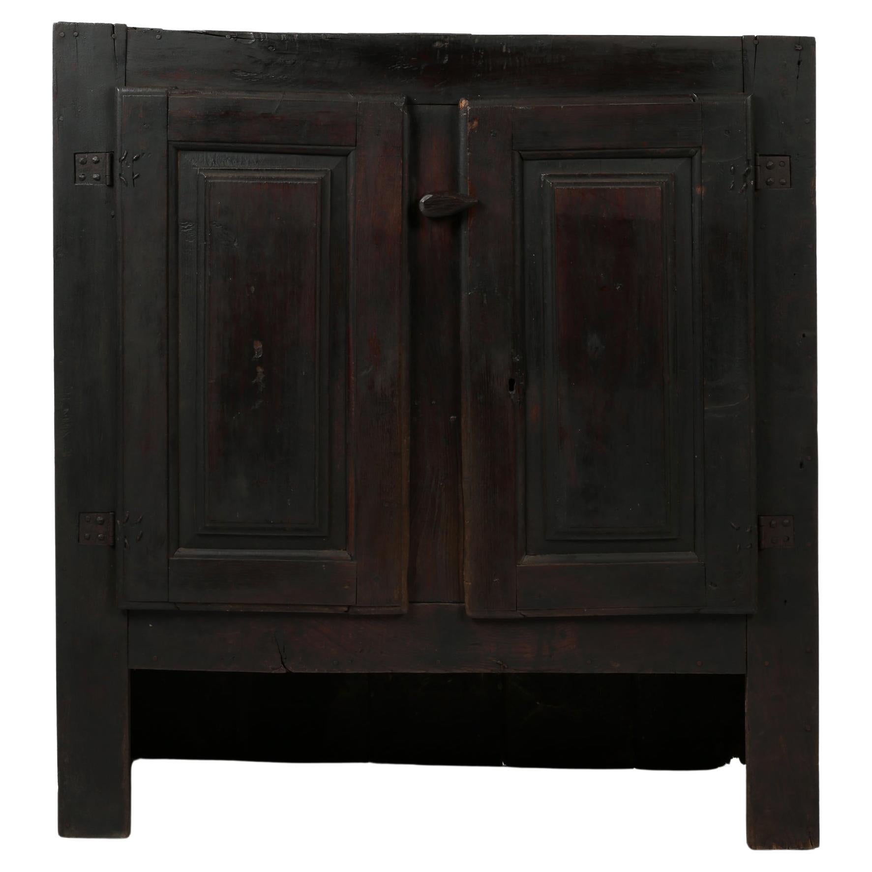 Credenza Wabi Sabi portoghese dell
inizio del XIX secolo