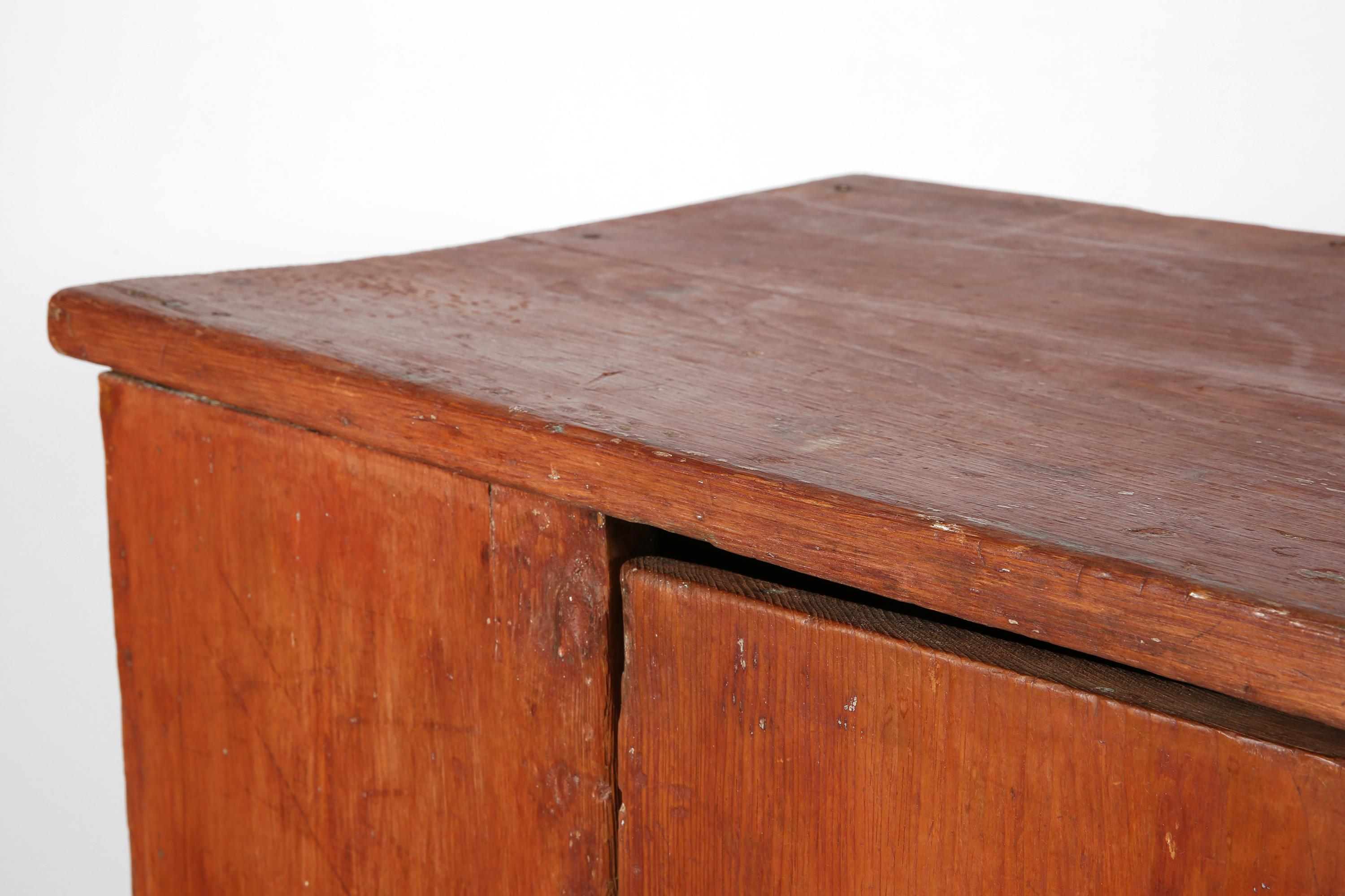 Early 19th Century Primitive American Red Wash Pine Shaker Cupboard For Sale 10