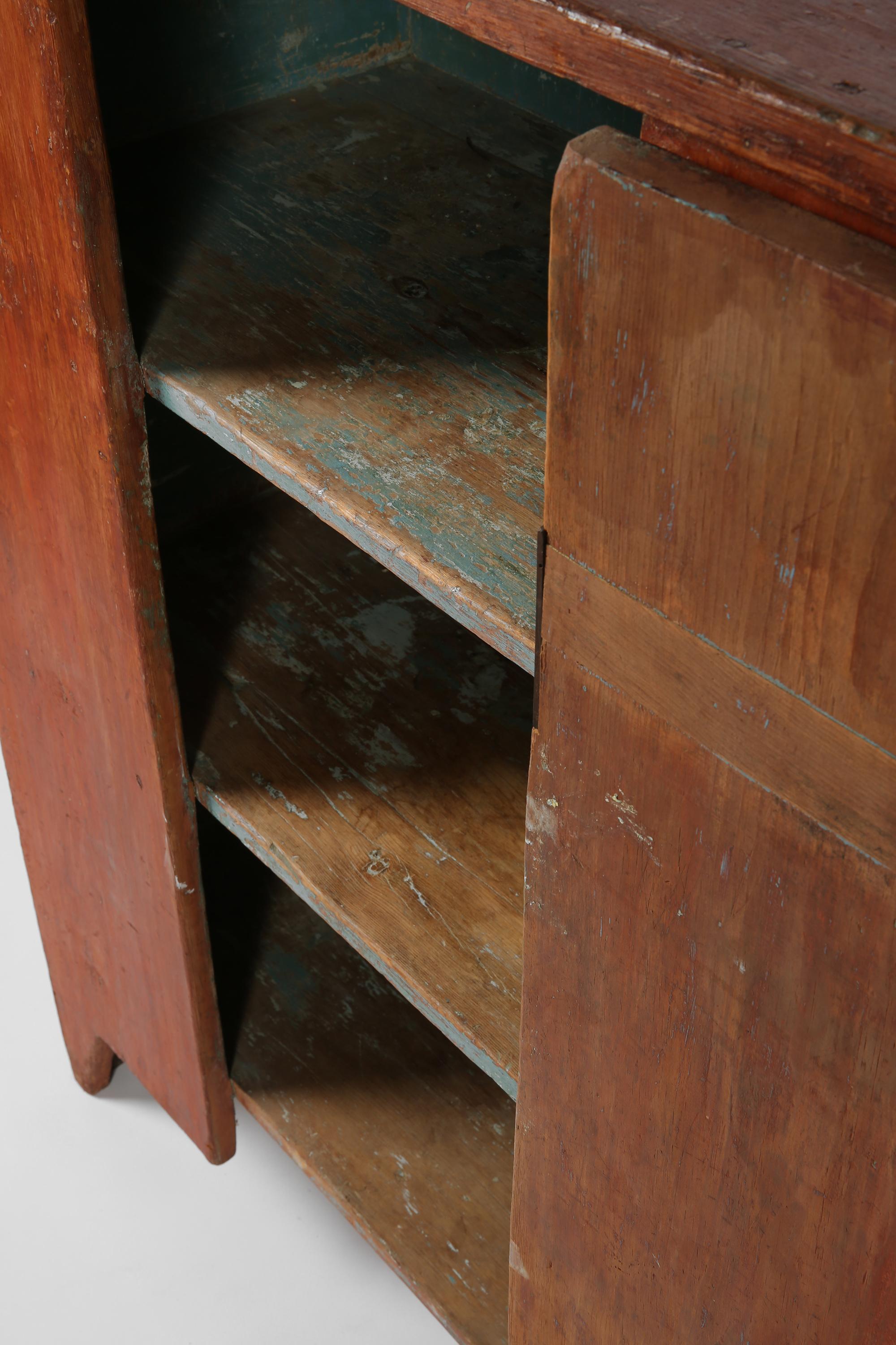 Early 19th Century Primitive American Red Wash Pine Shaker Cupboard For Sale 11