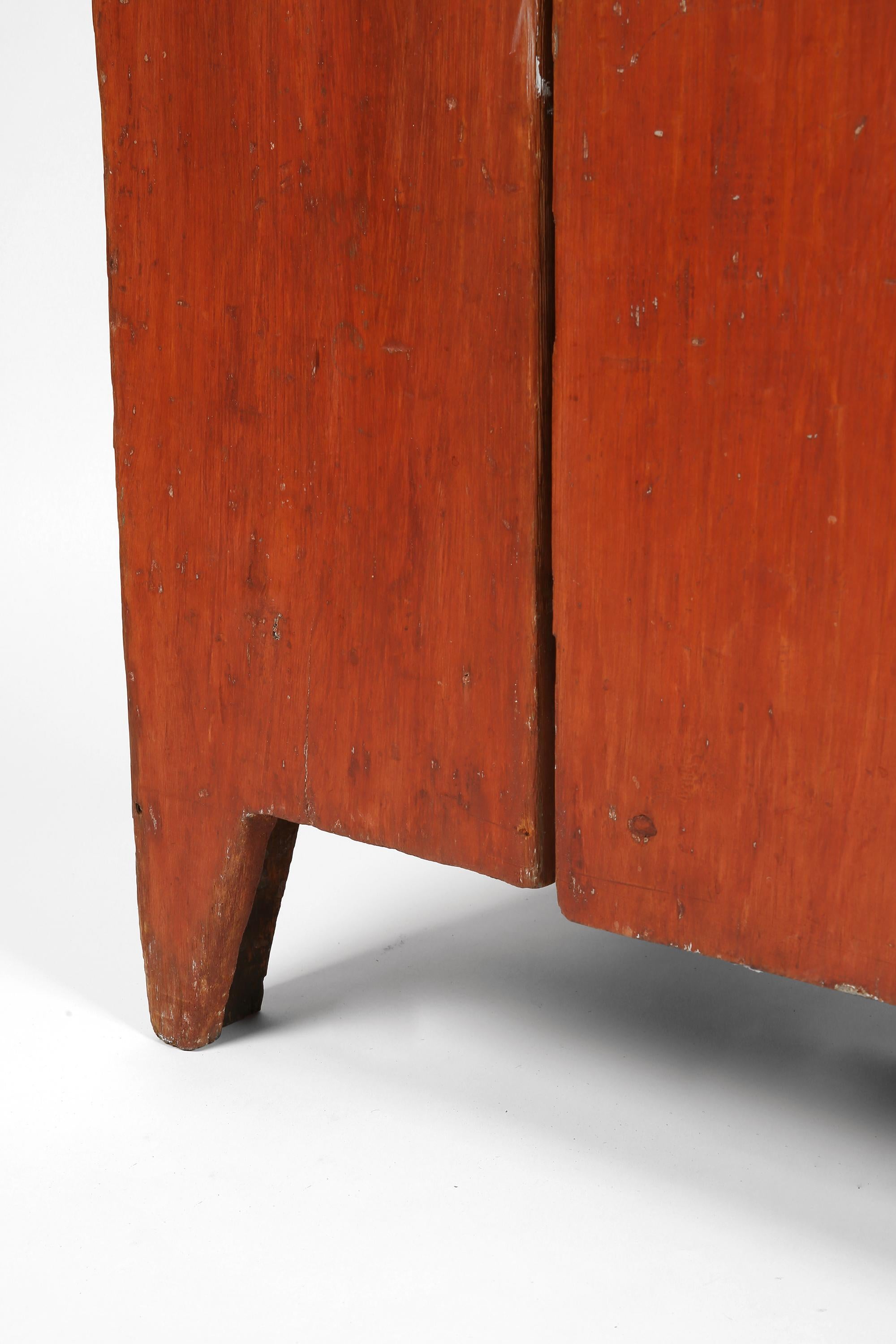 Early 19th Century Primitive American Red Wash Pine Shaker Cupboard For Sale 5