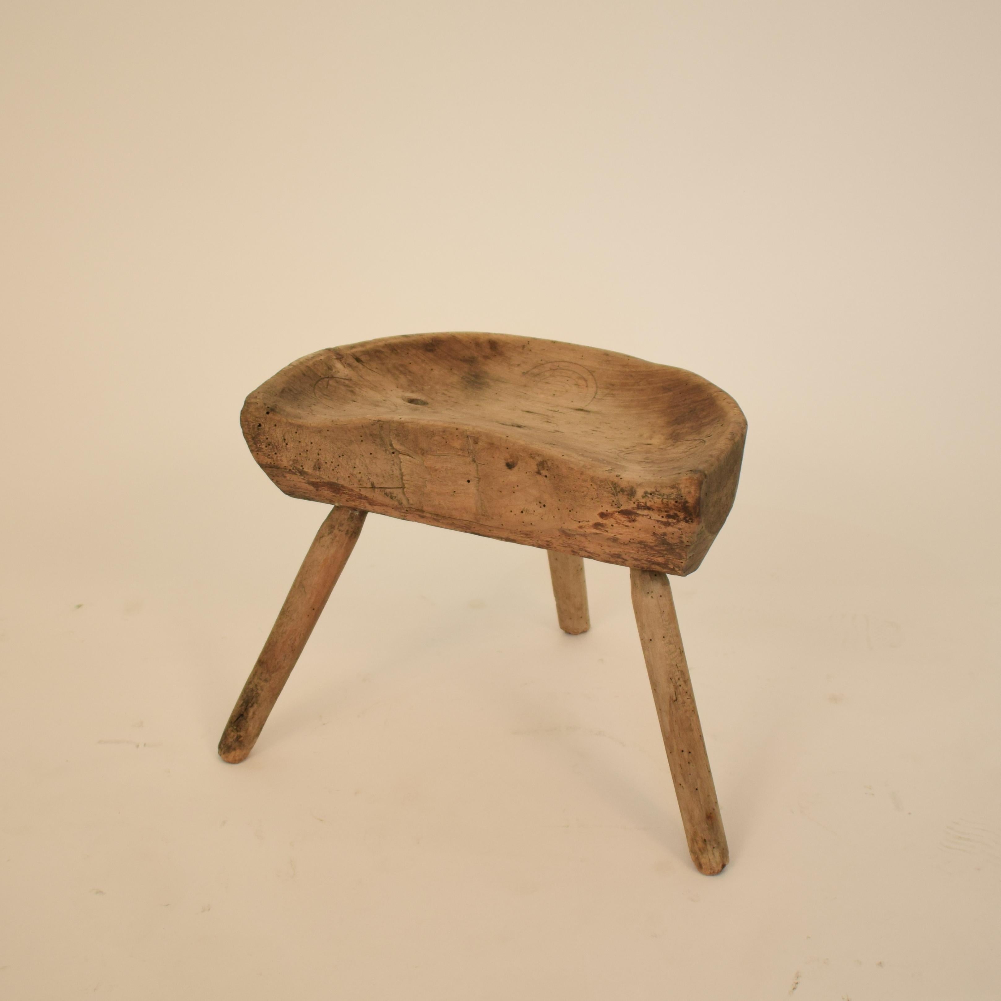 This primitive cobbler splayed leg wood stool was made in the early 19th century, circa 1820.
The stool has a beautiful Patina and is in its original condition.
