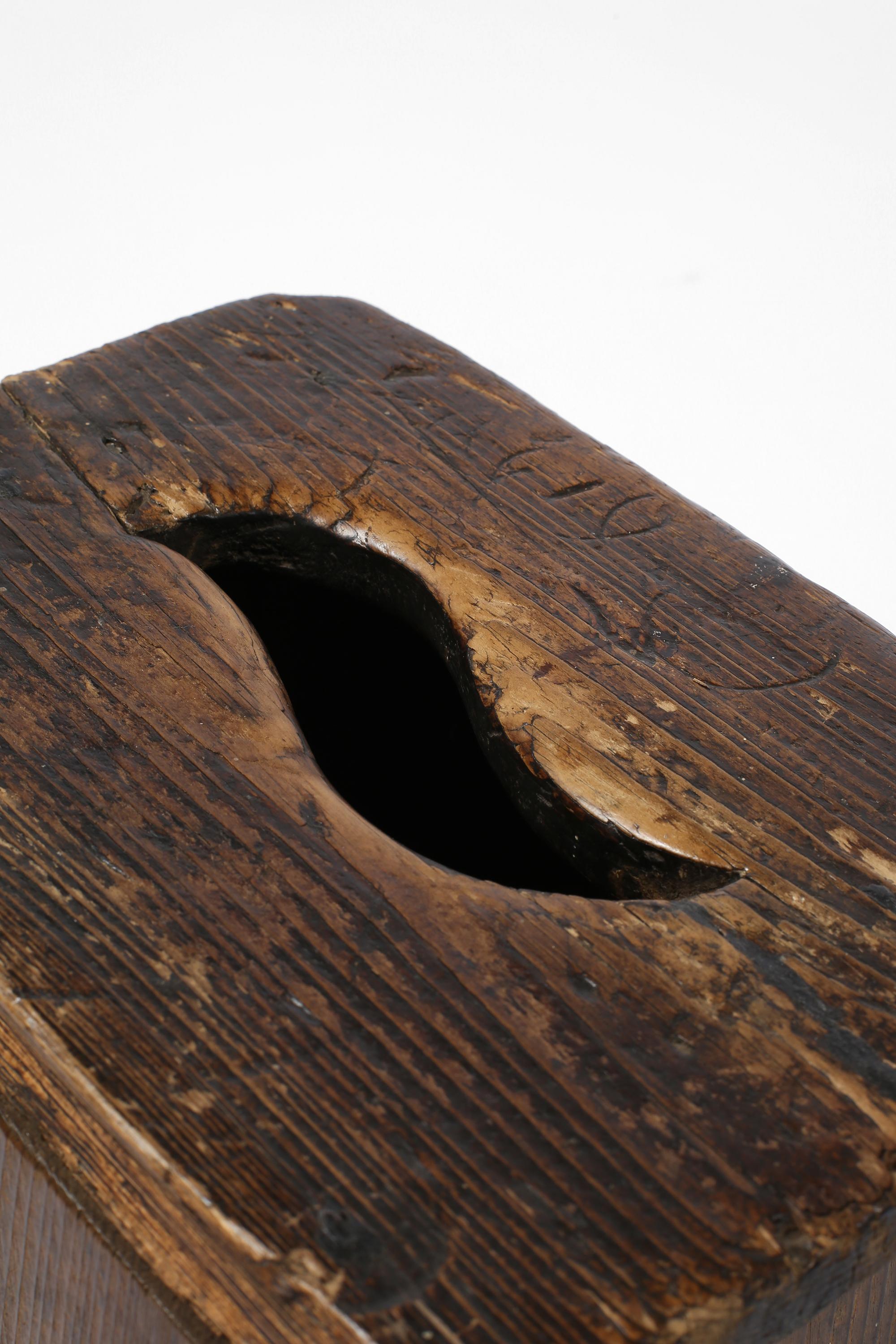 Taburete de caja escocesa Wabi Sabi rústico primitivo de principios del siglo XIX en Bueno estado para la venta en London, GB