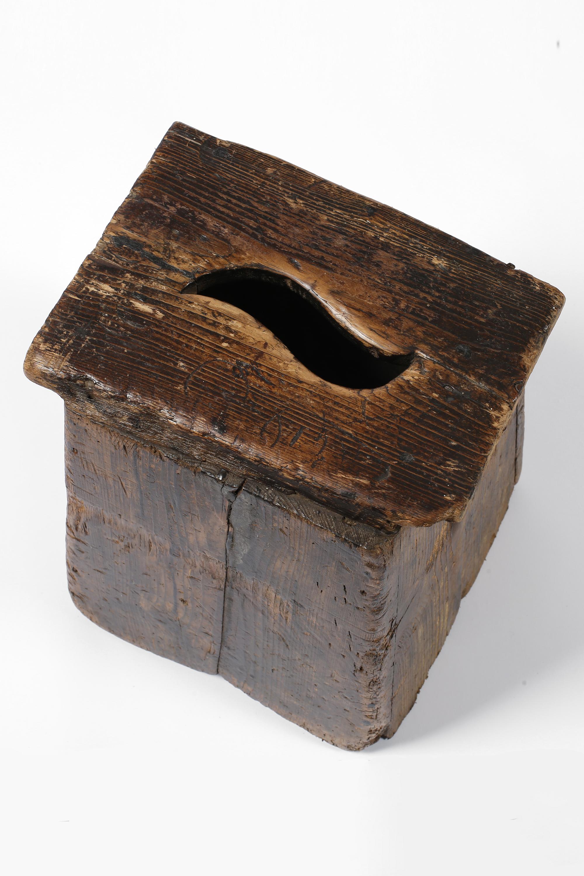 Taburete de caja escocesa Wabi Sabi rústico primitivo de principios del siglo XIX Pino en venta